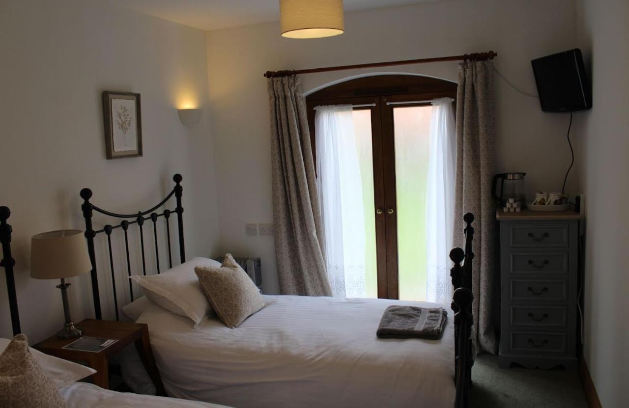 Twin Room with Shower - Photo 1