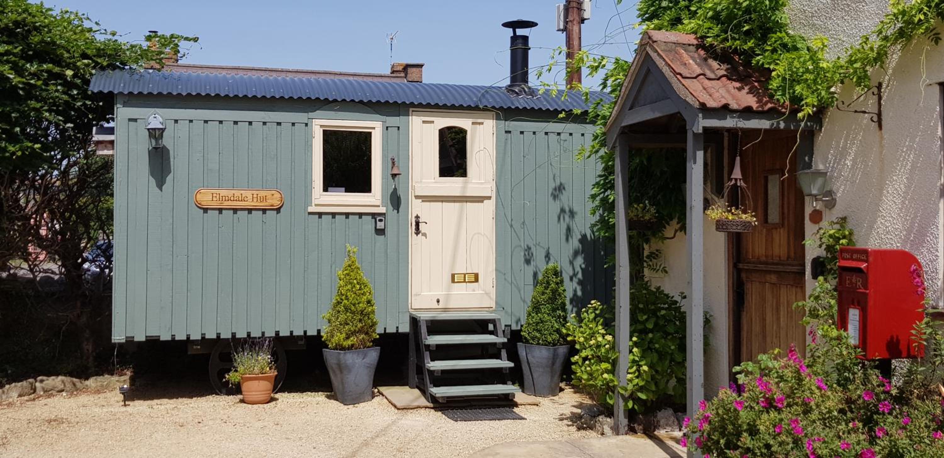 Mobile Home - Photo 2