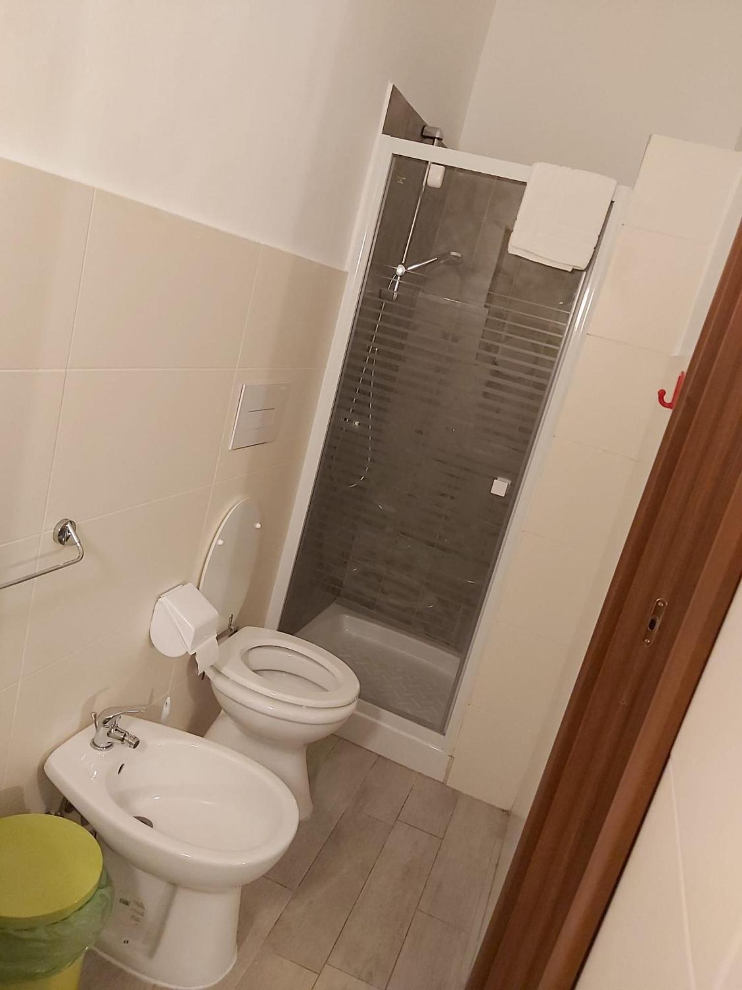 Small Single Room photo 3