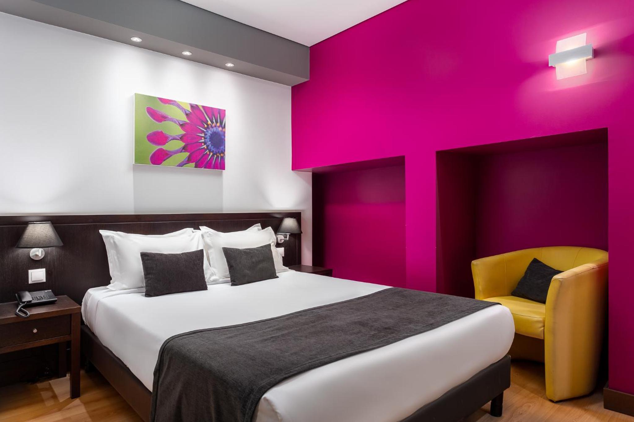 Deluxe Double Room thumbnail 5