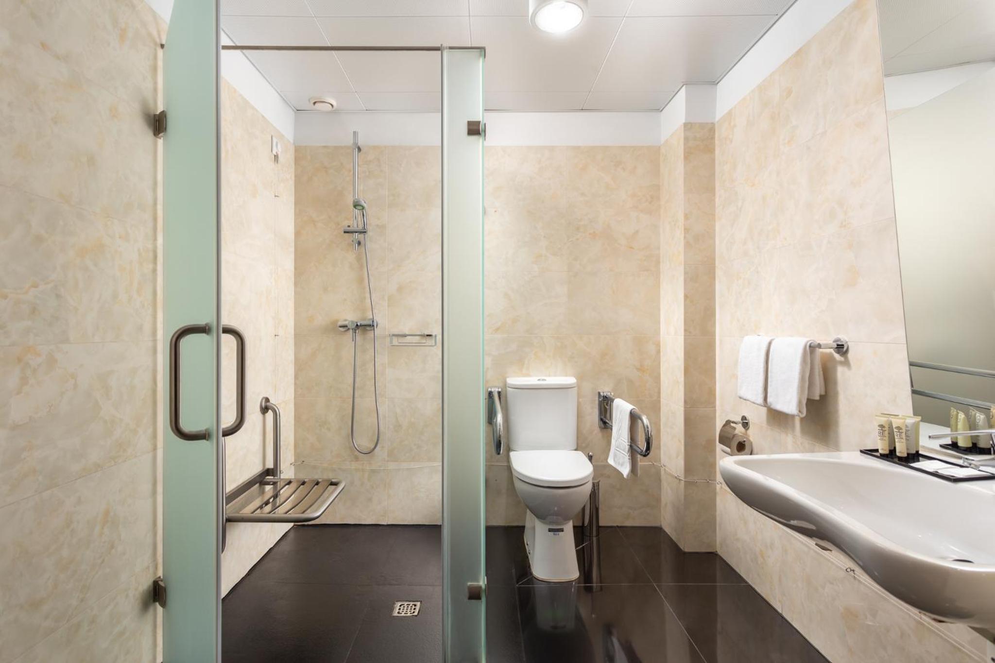 Deluxe Double Room thumbnail 6