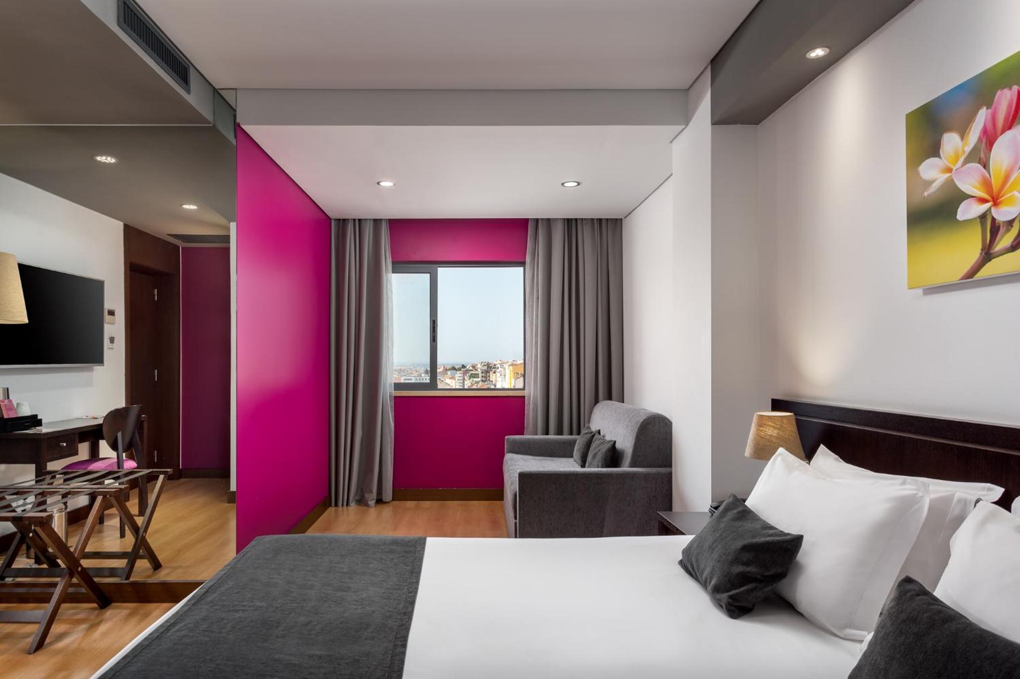 Double Room with Spa Bath thumbnail 5