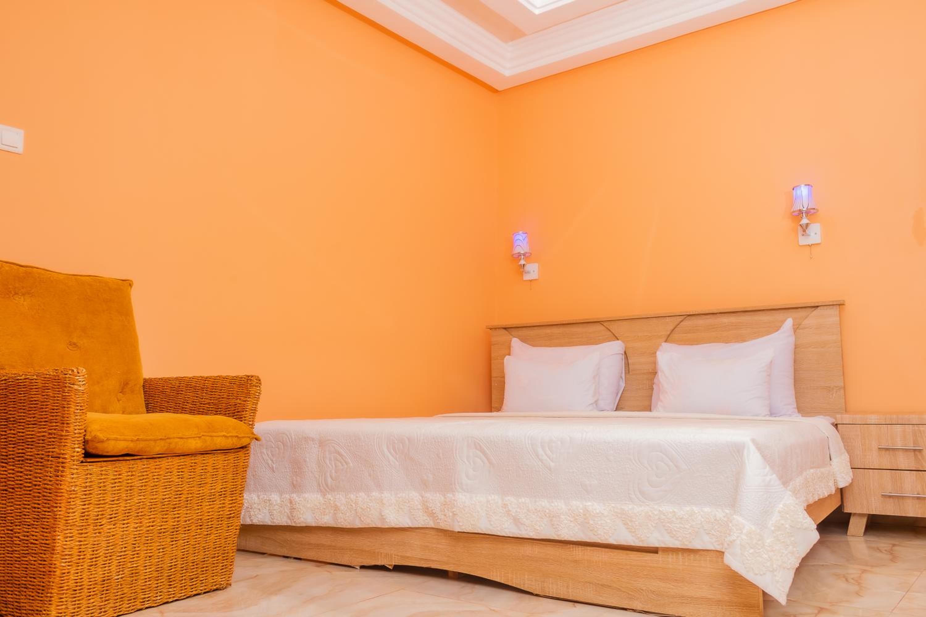 Deluxe Double Room (2 Adults + 1 Child)