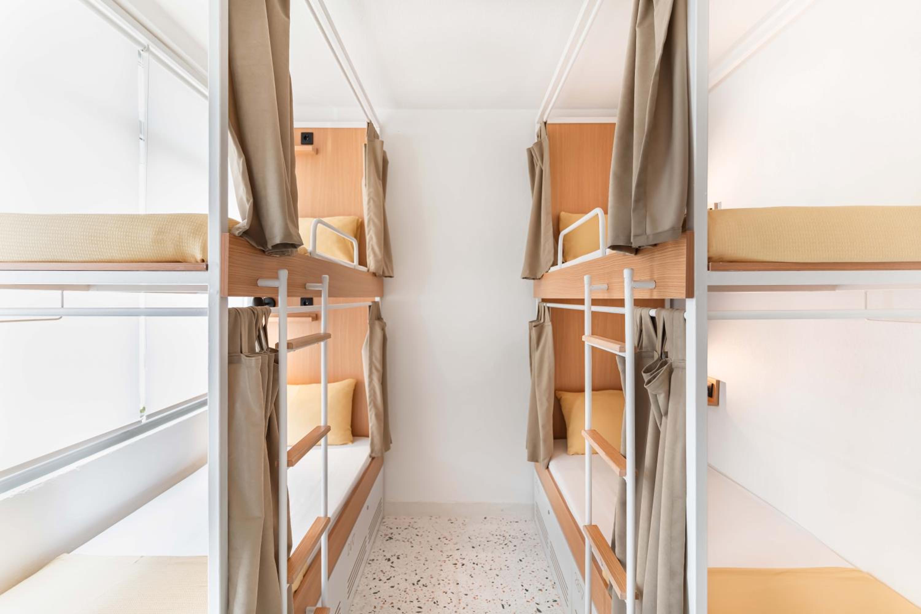 Bed in 4-Bed Mixed Dormitory Room photo 3