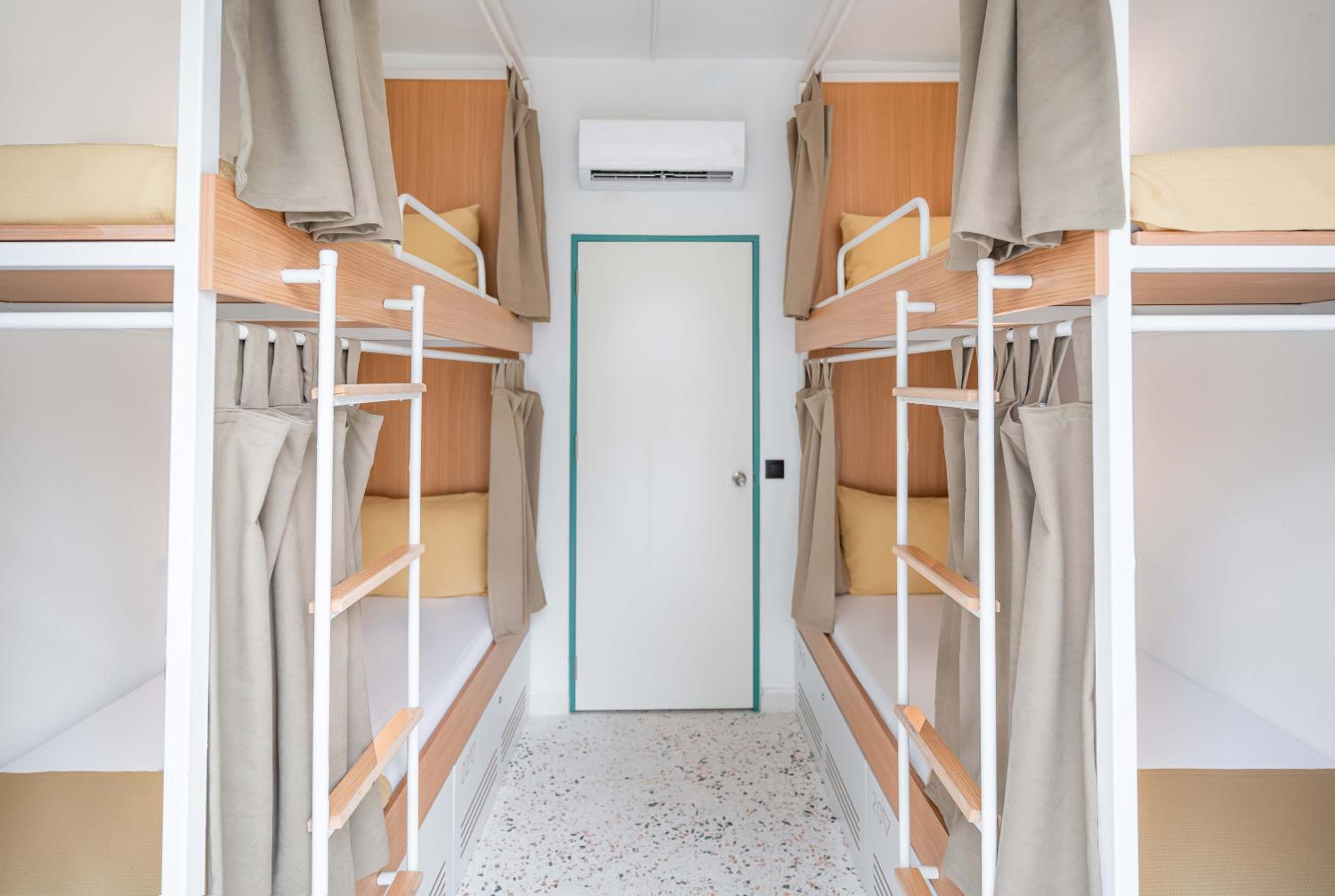 Bed in 4-Bed Mixed Dormitory Room photo 2
