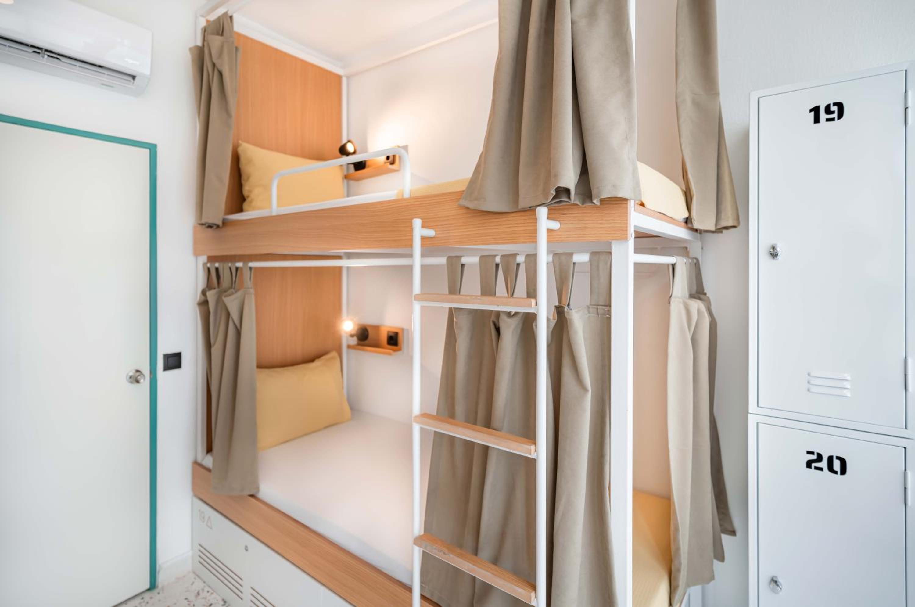 Bed in 4-Bed Mixed Dormitory Room photo 1