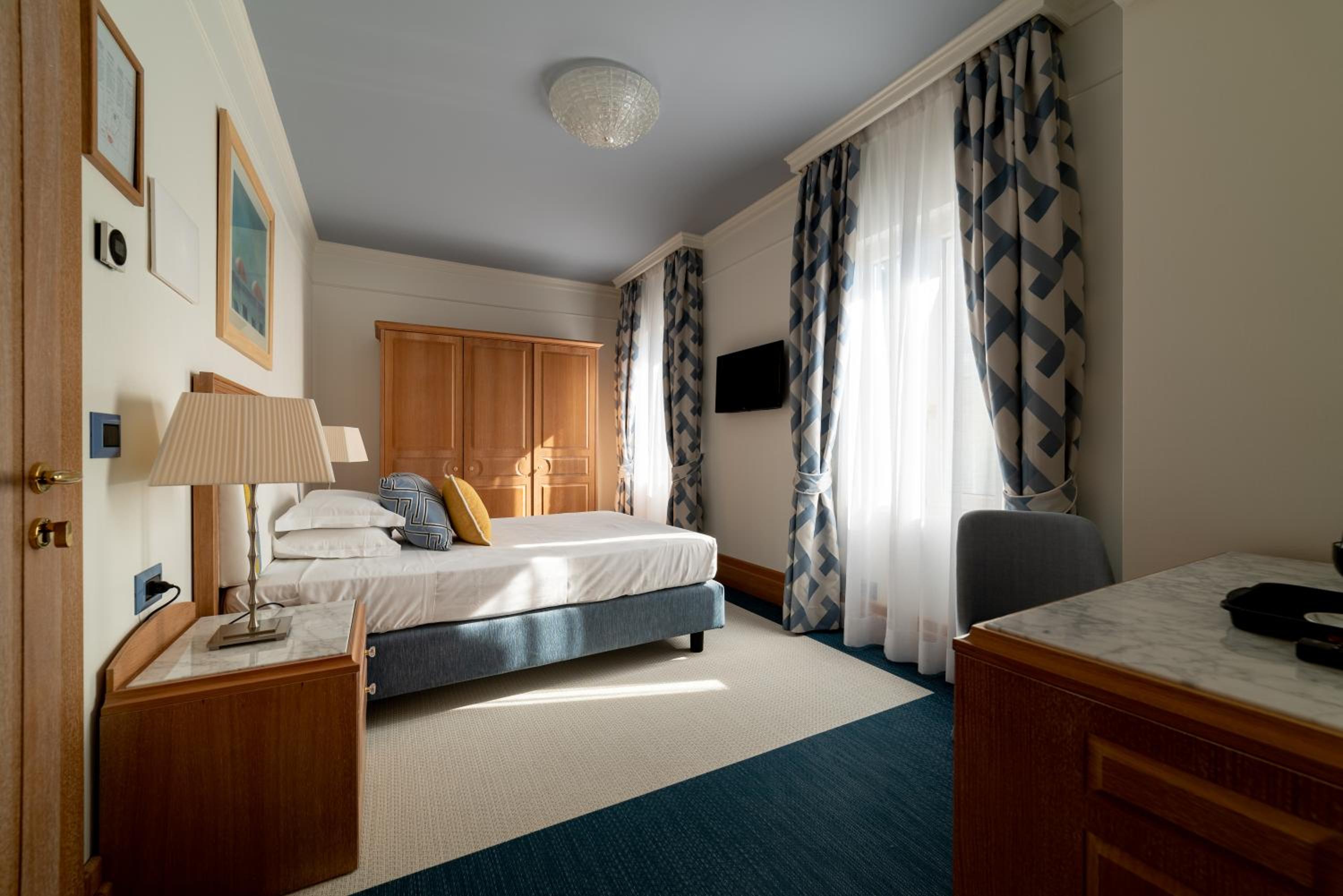 Deluxe Single Room