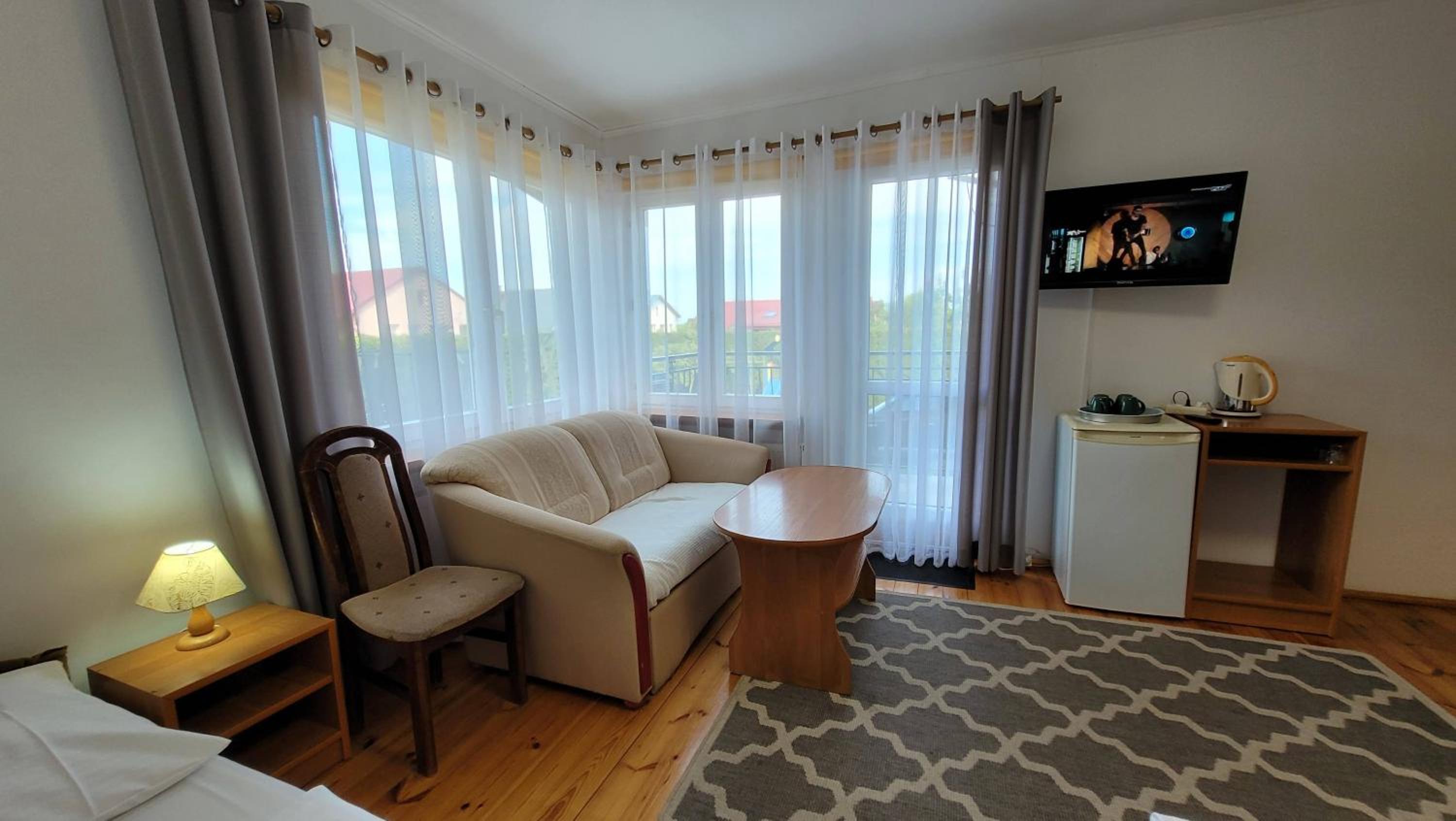 Quadruple Room with Balcony - Photo 15