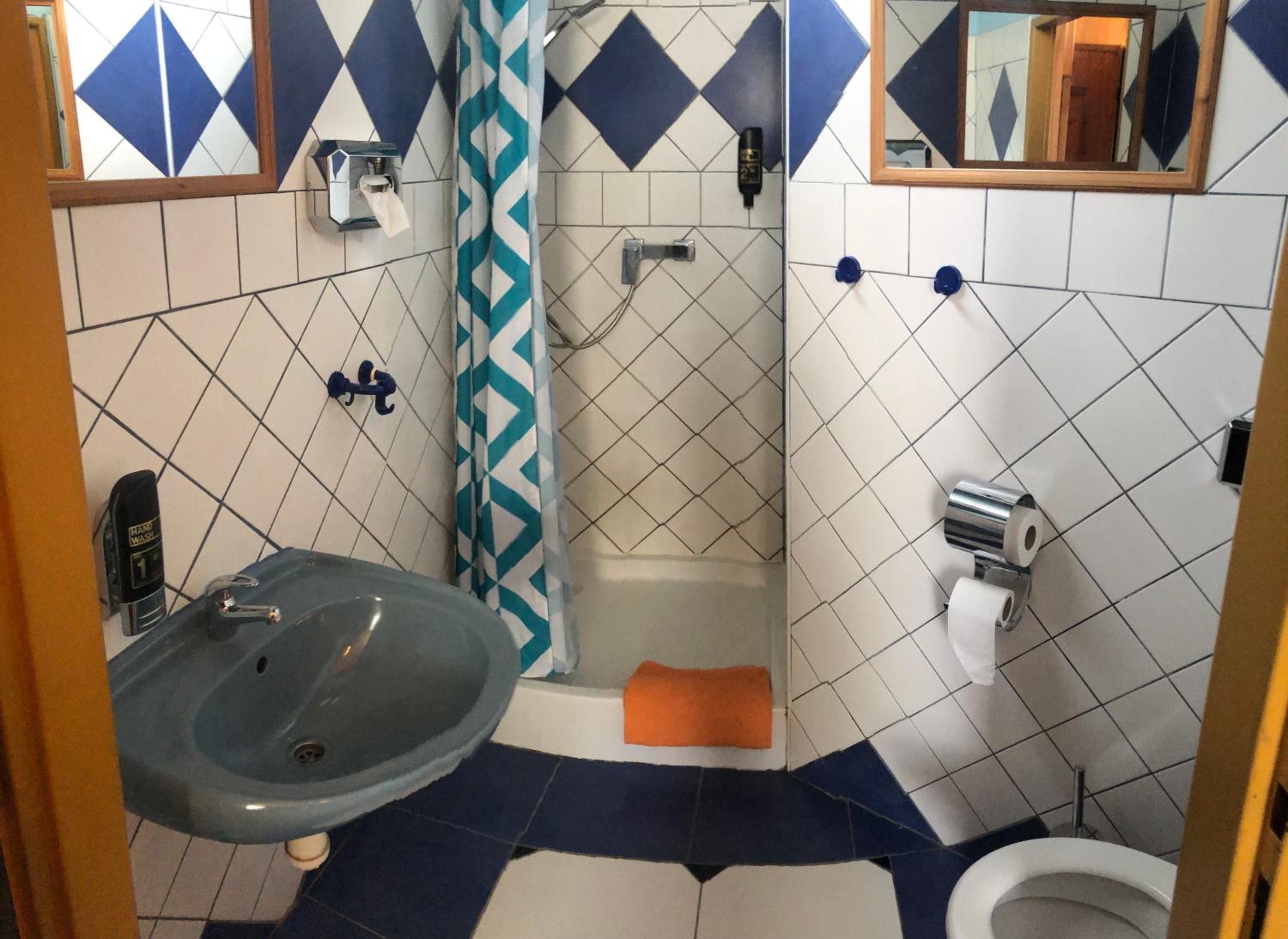 Single Room with Private Bathroom photo 2