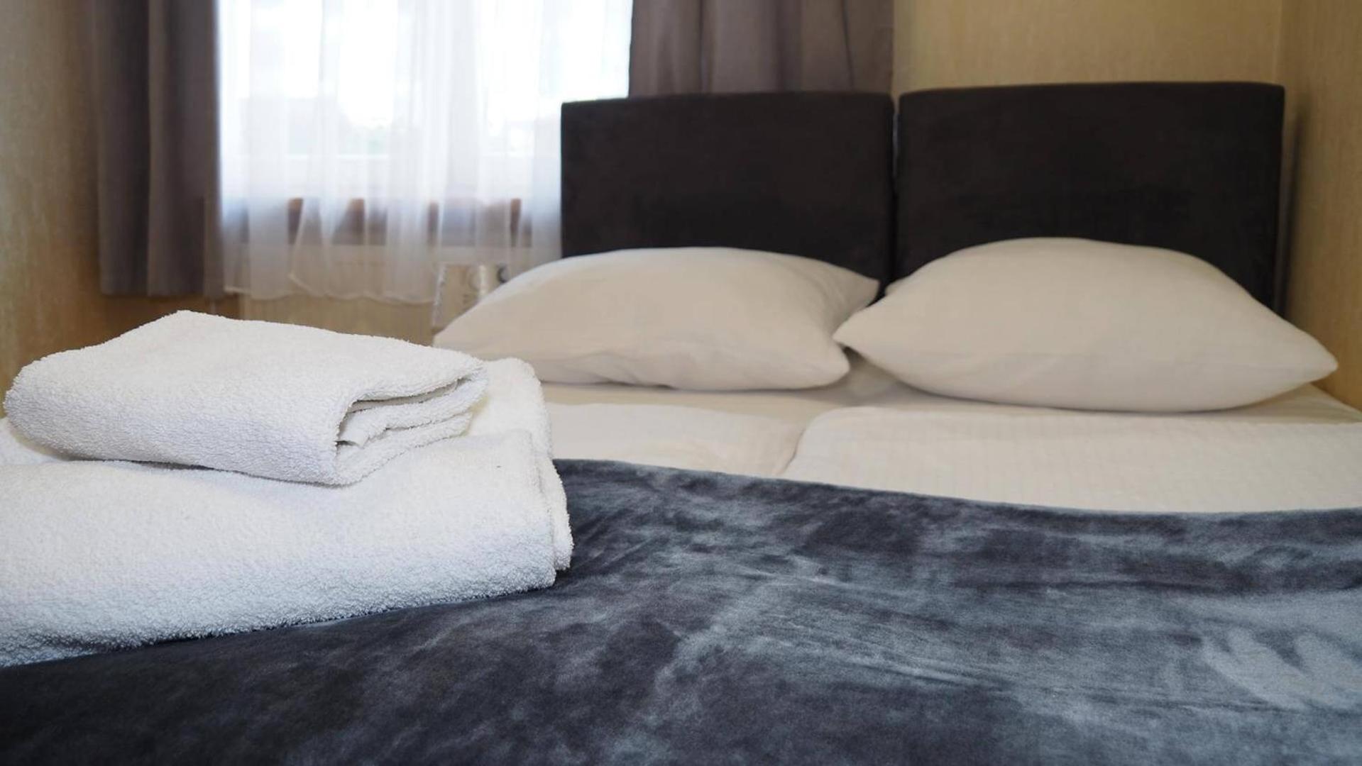 Budget Double Room - Photo 18