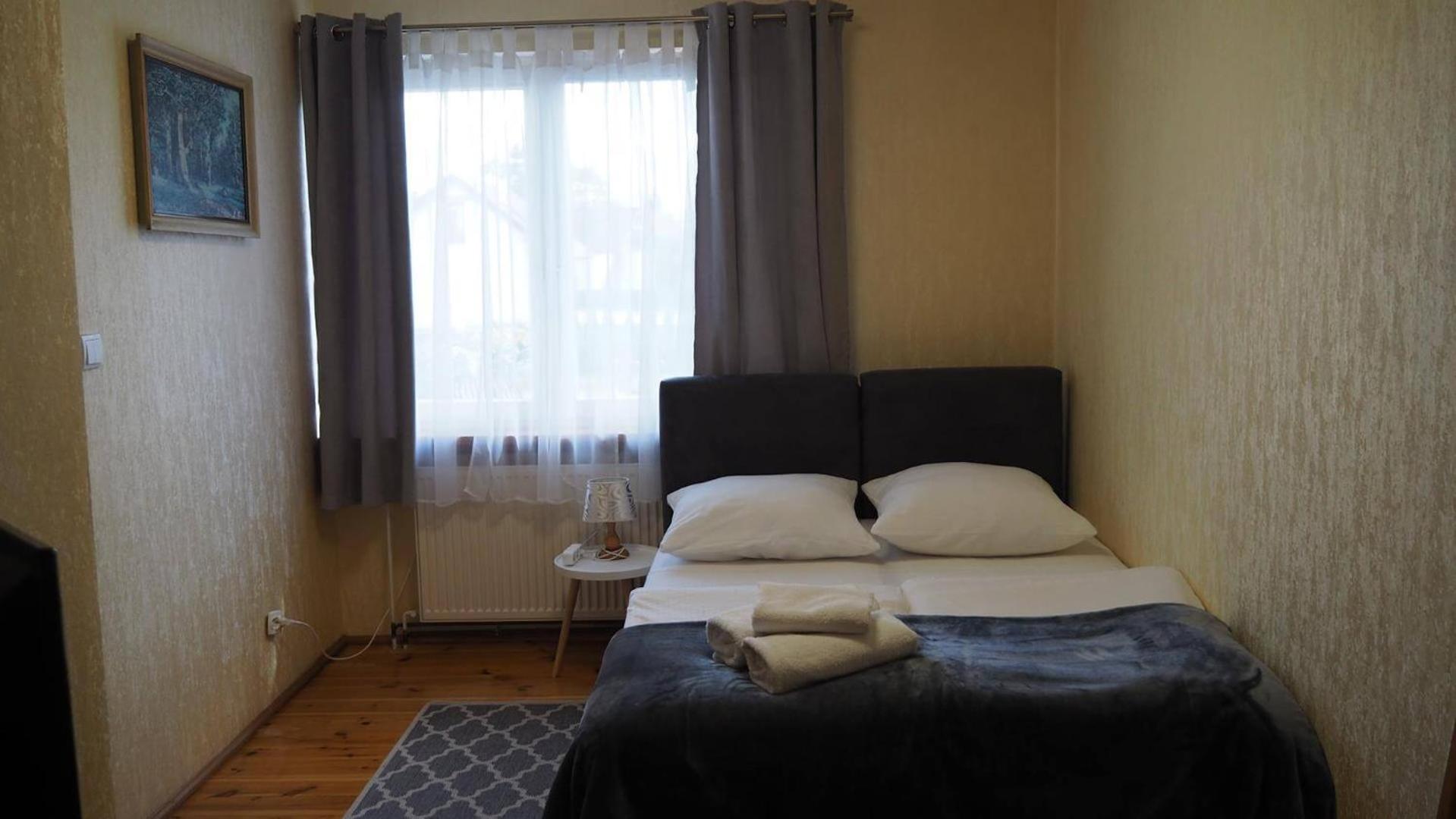 Budget Double Room - Photo 19