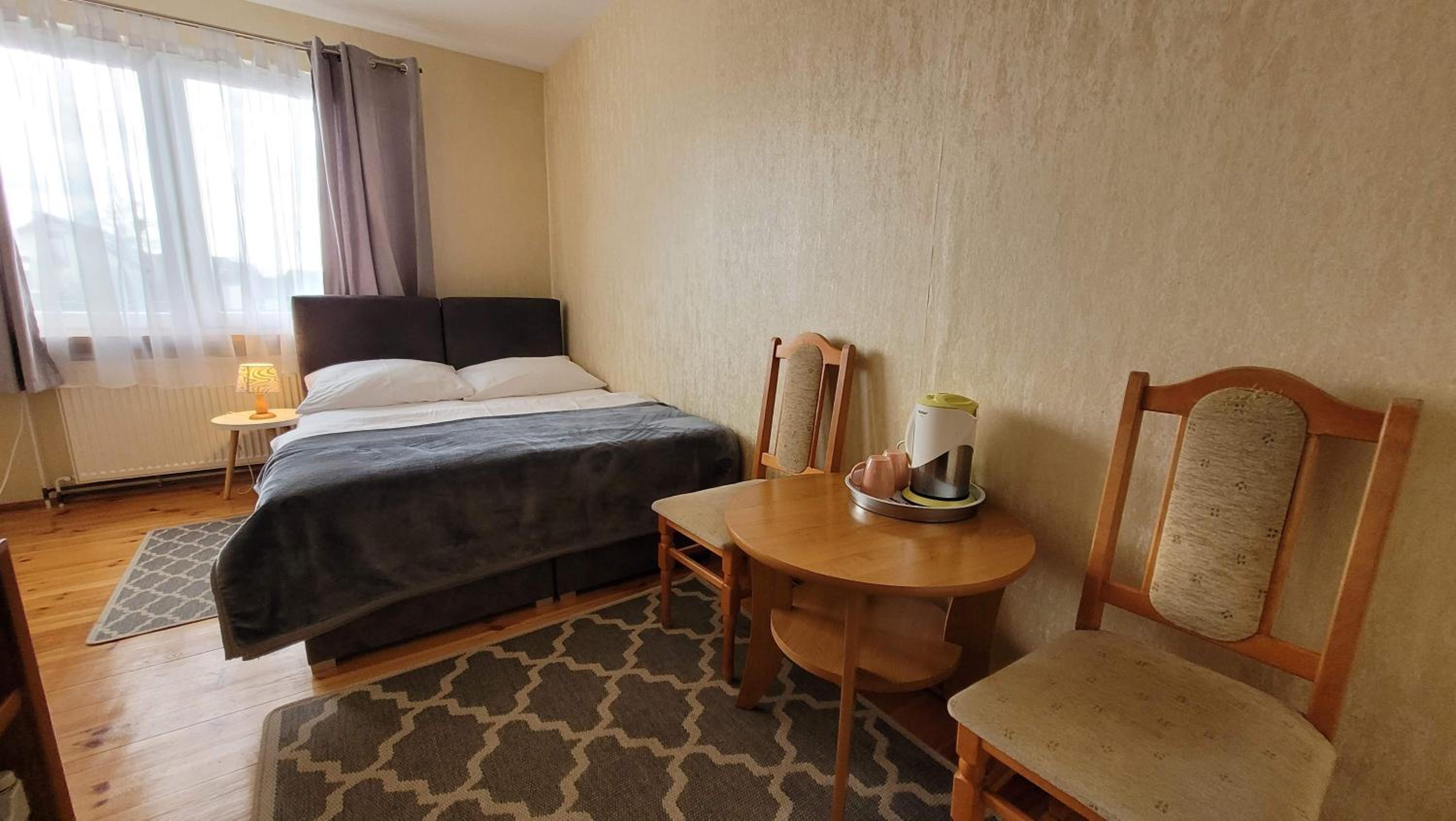 Budget Double Room - Photo 17