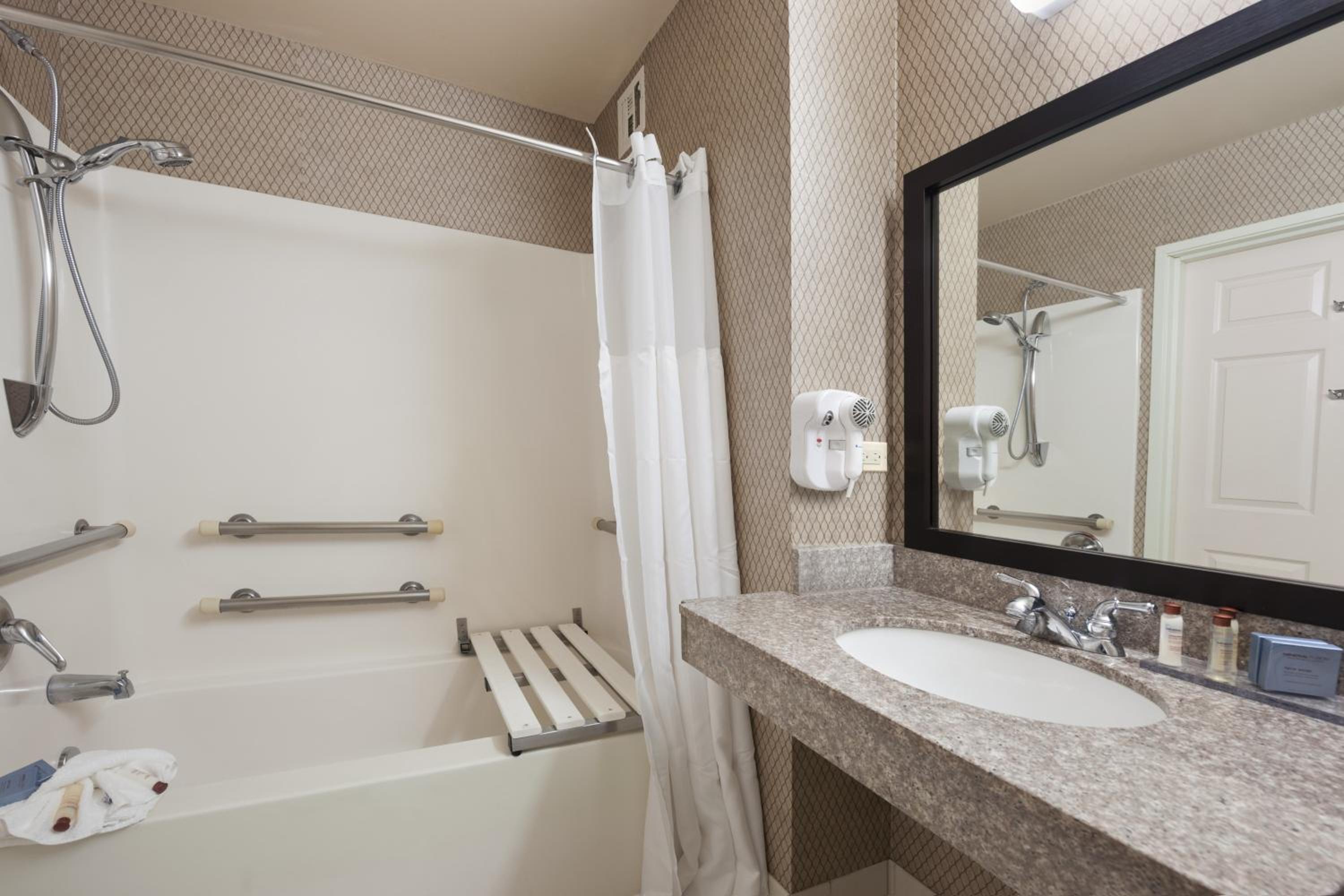 Queen Room with Two Queen Beds- Disability Access - Non-Smoking - Photo 4