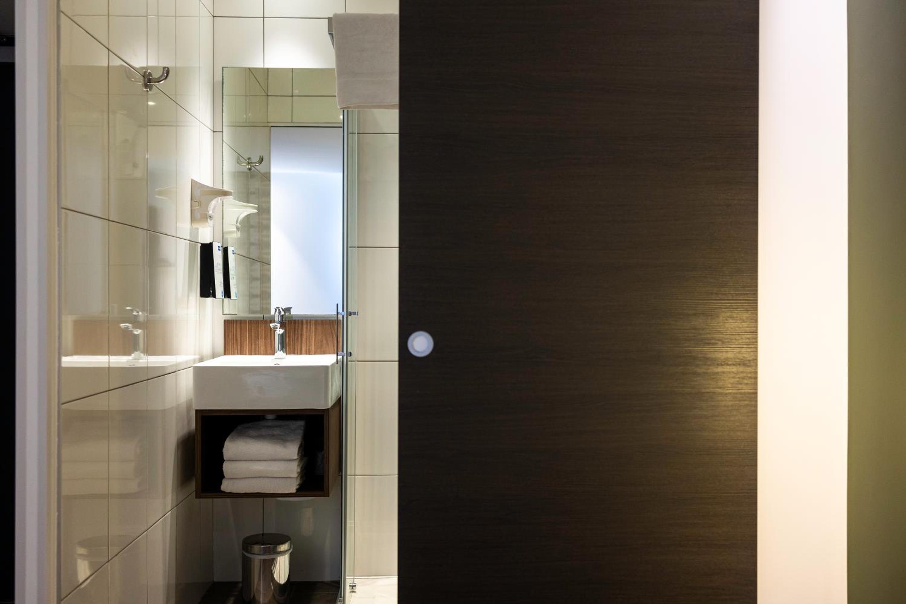 Comfort Twin Room - Photo 17