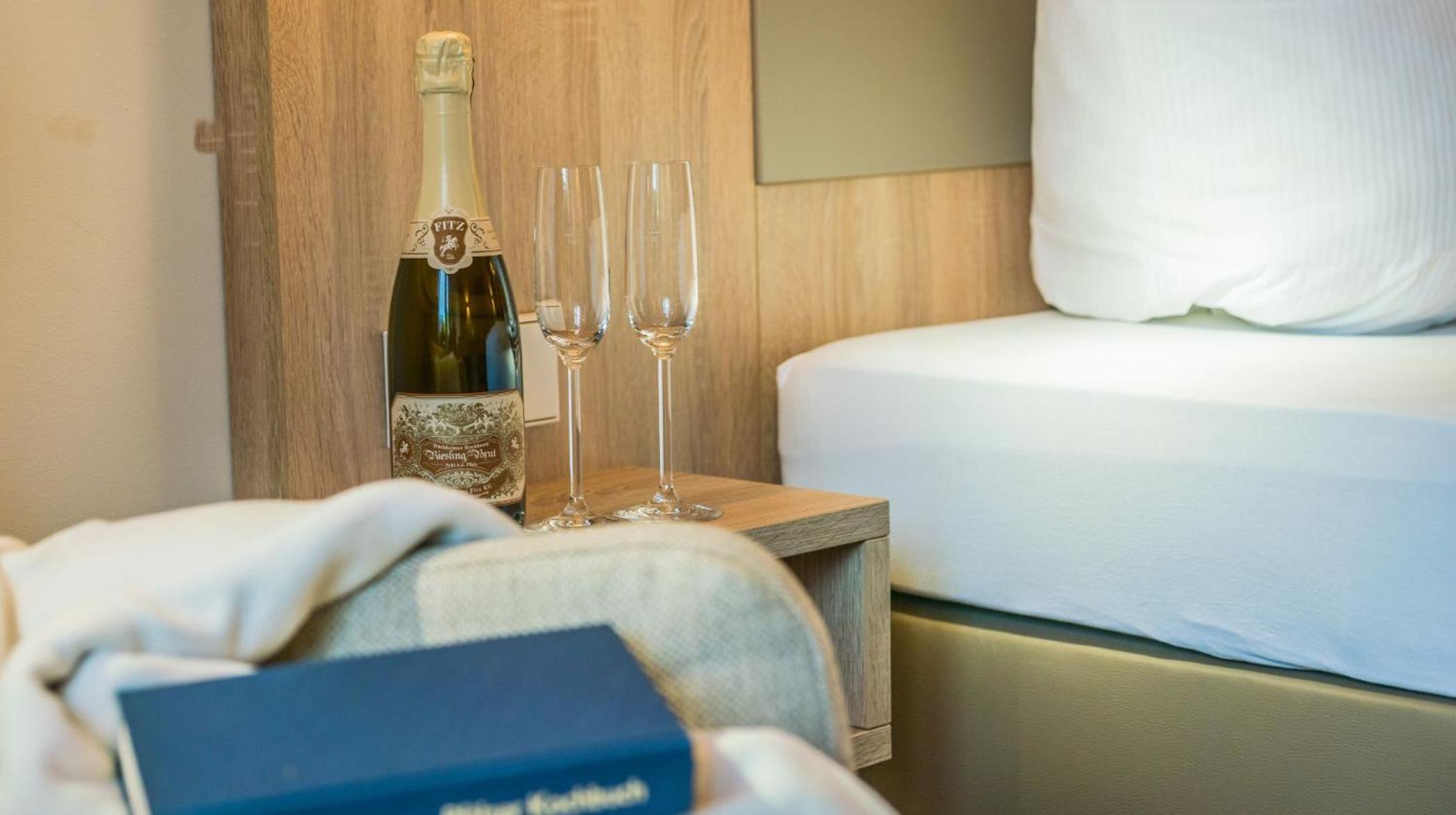 Comfort Room with Balcony - Photo 2