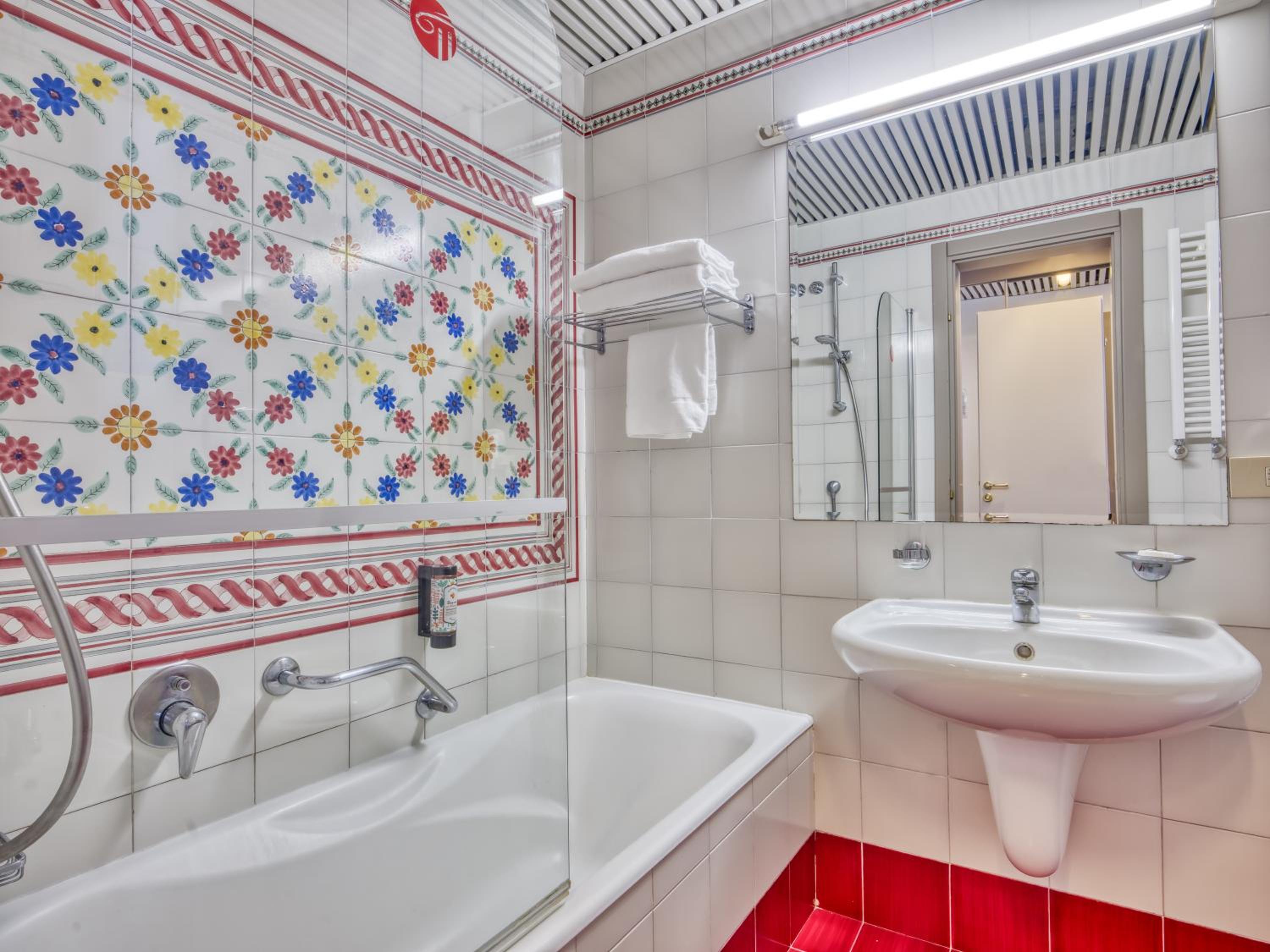Standard Double/Twin Room - Photo 3