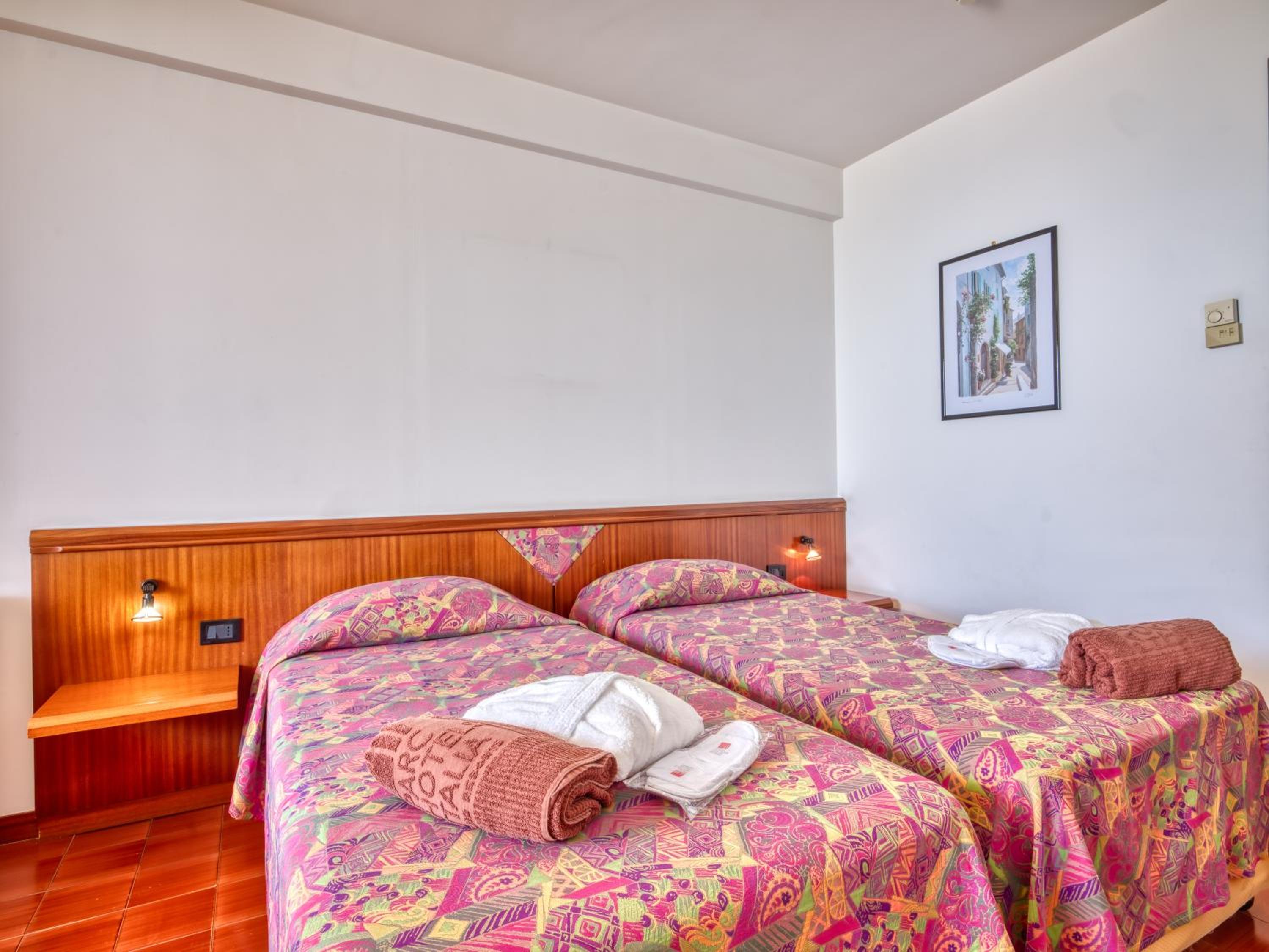 Standard Double/Twin Room - Photo 19