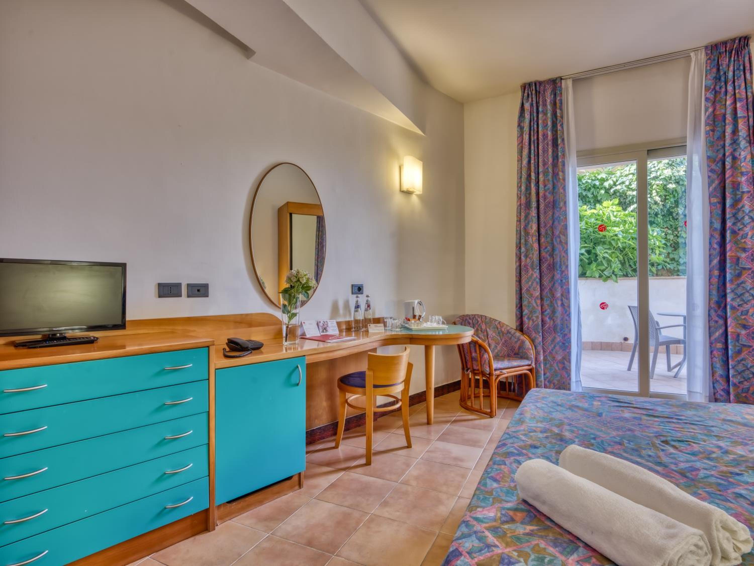 Standard Double/Twin Room - Photo 15