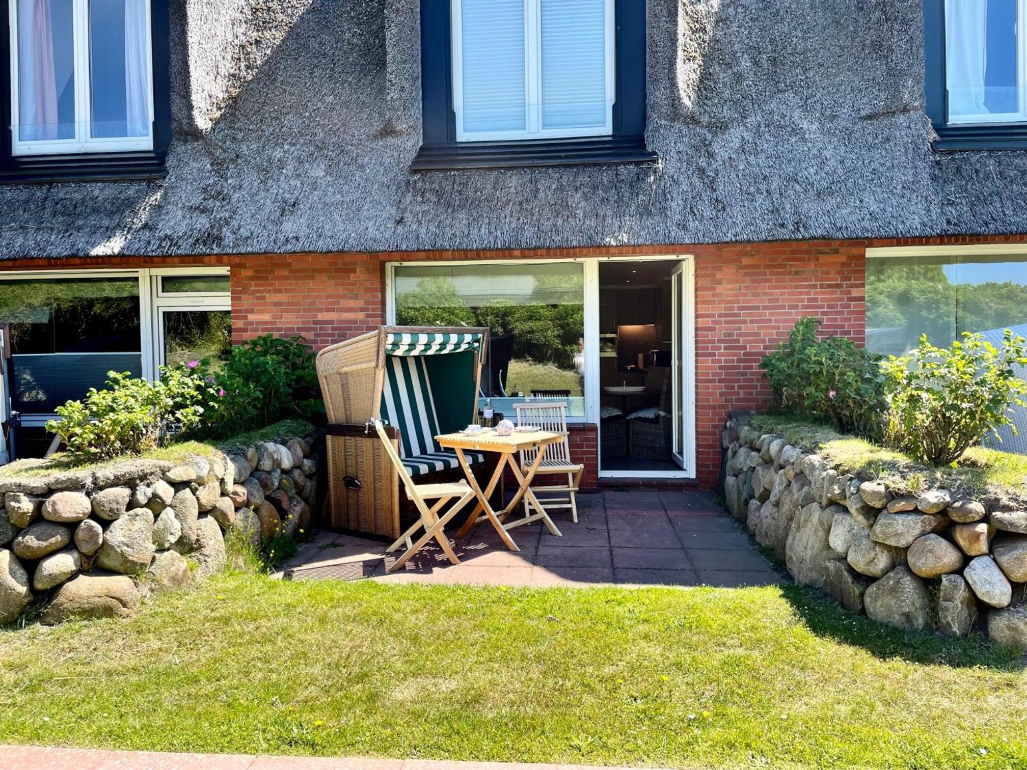 Apartment With Sea View photo 2