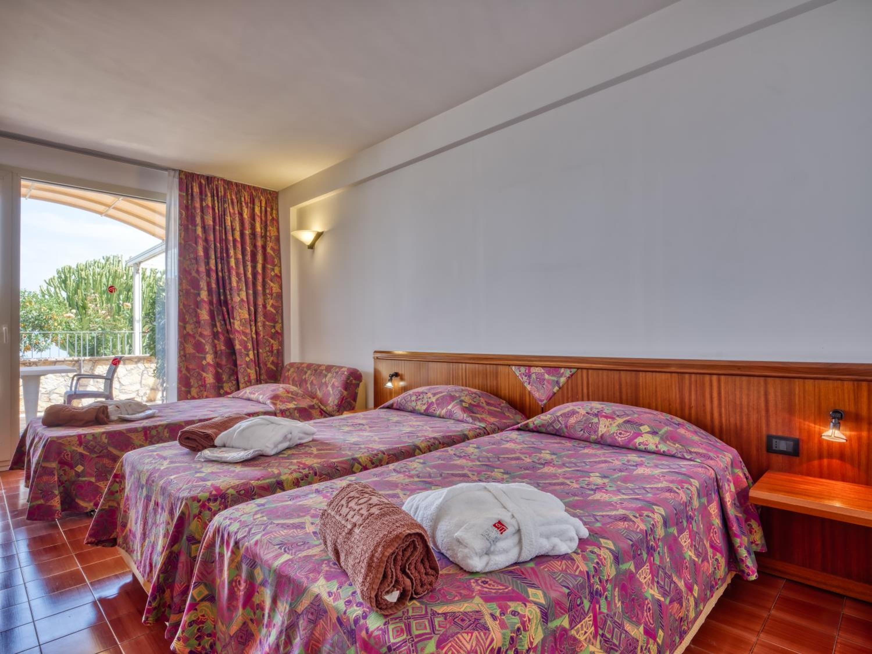 Triple Room - Photo 13