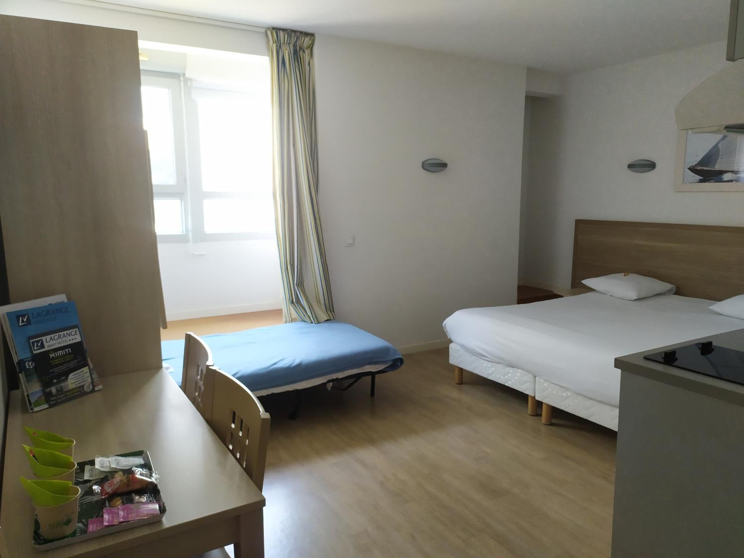 Studio (2-3 Adults)