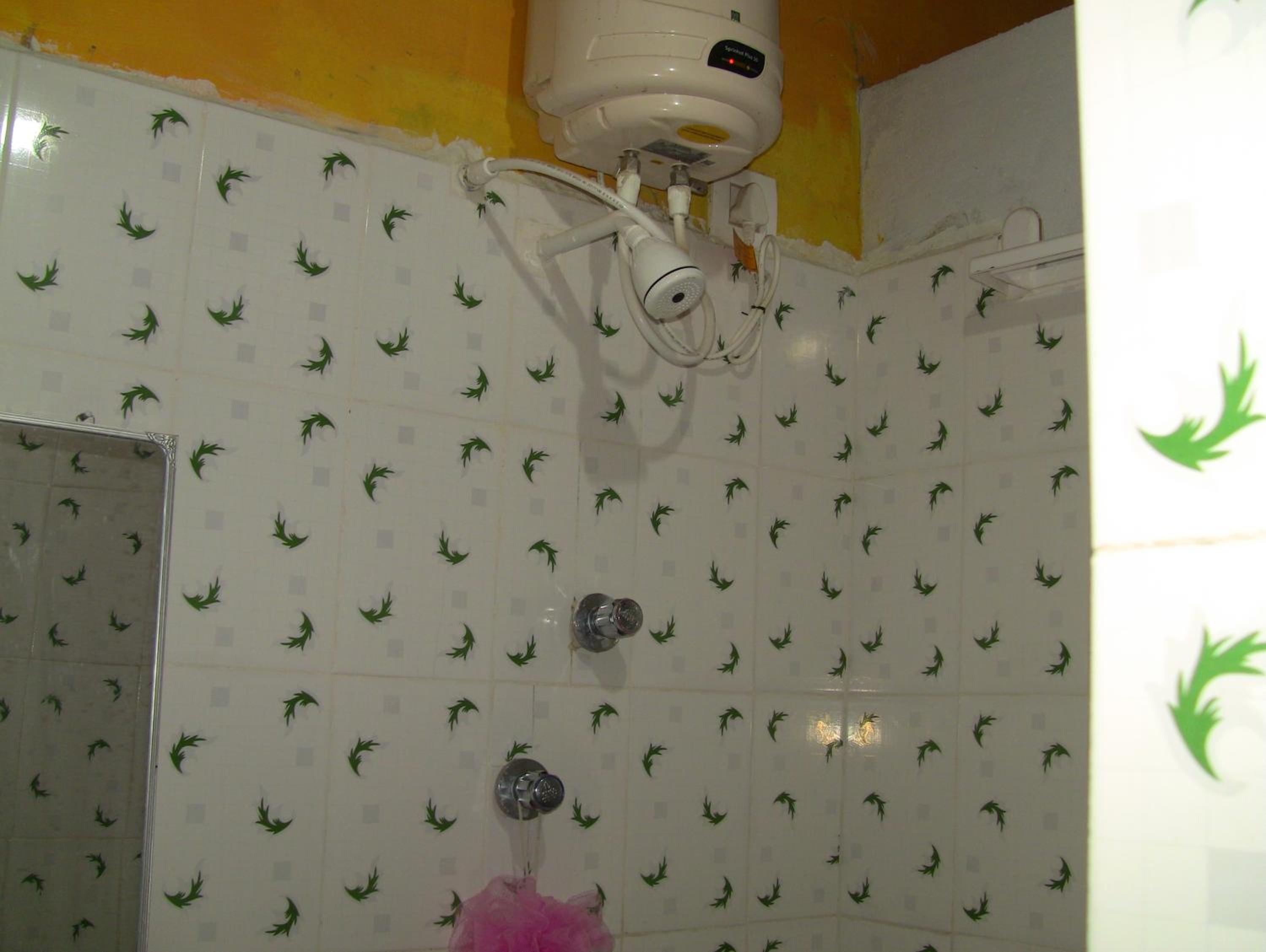 One-Bedroom House - Photo 37