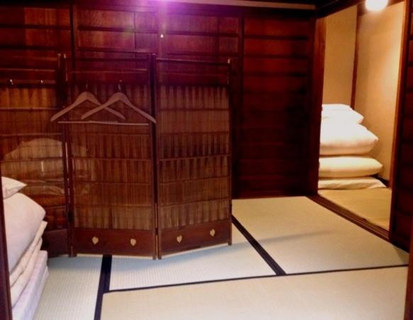 日式男性宿舍房单人榻榻米