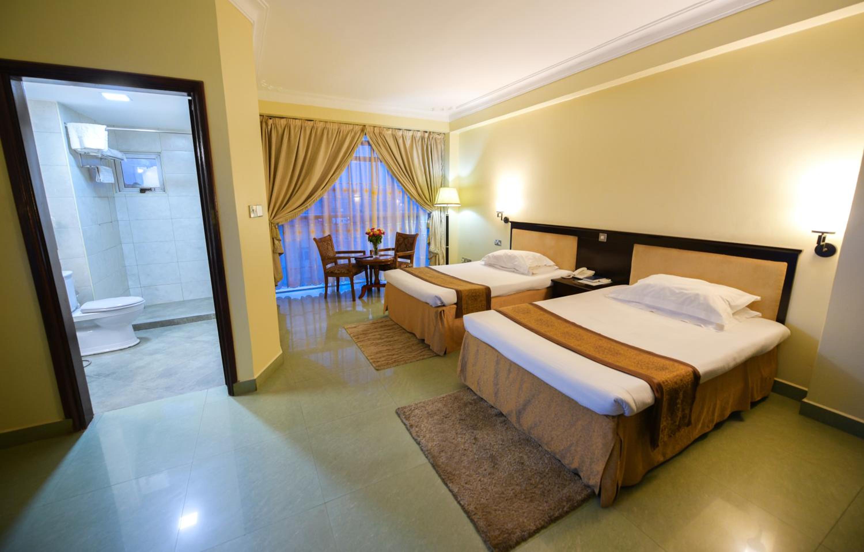 Deluxe Twin Room photo 3