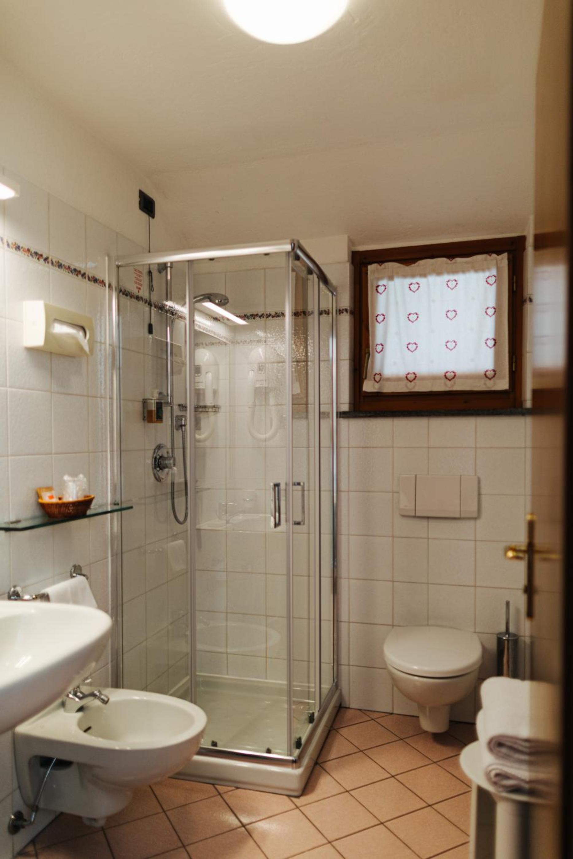 Double or Twin Room - Photo 43