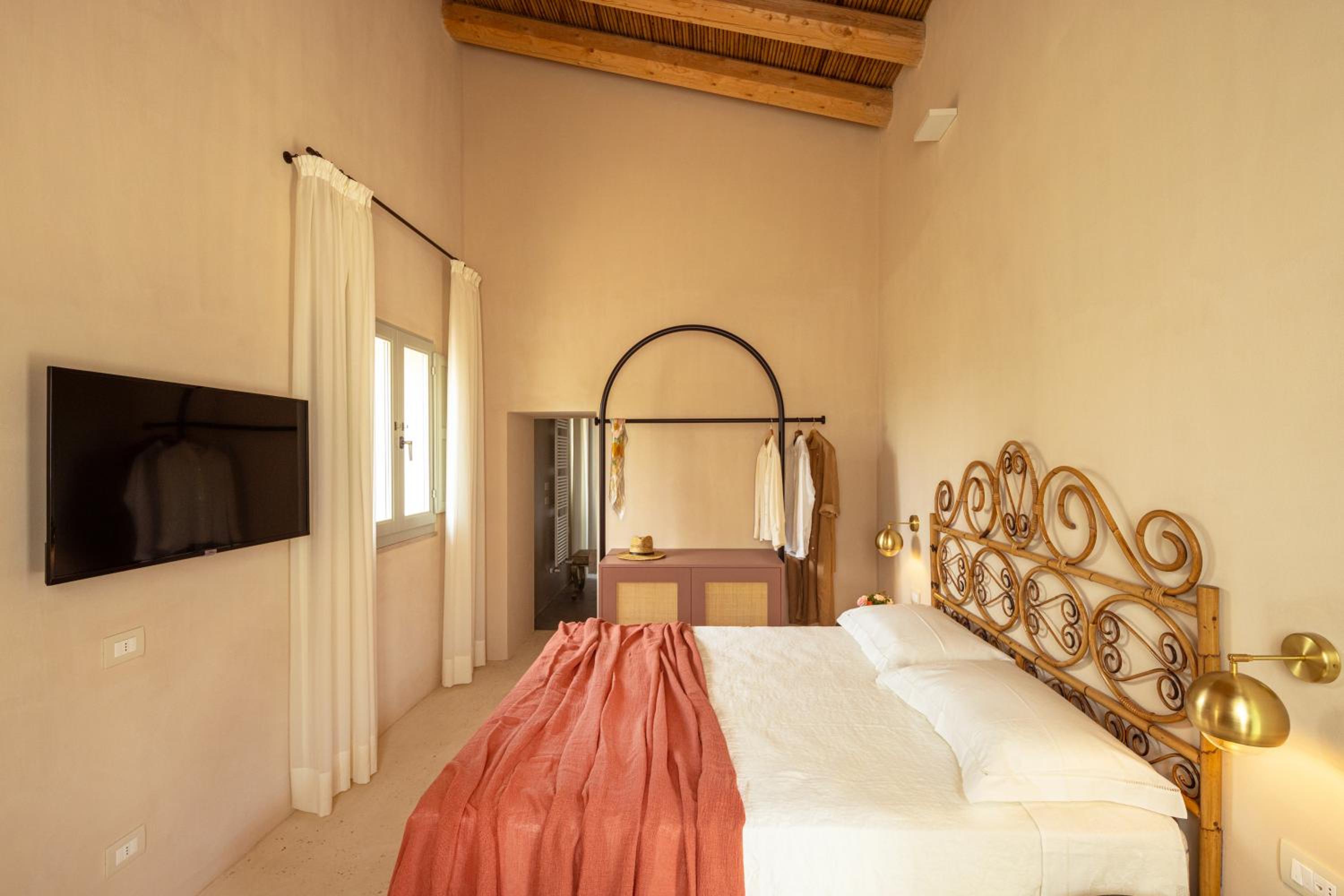 Deluxe Double Room with Bath photo 1