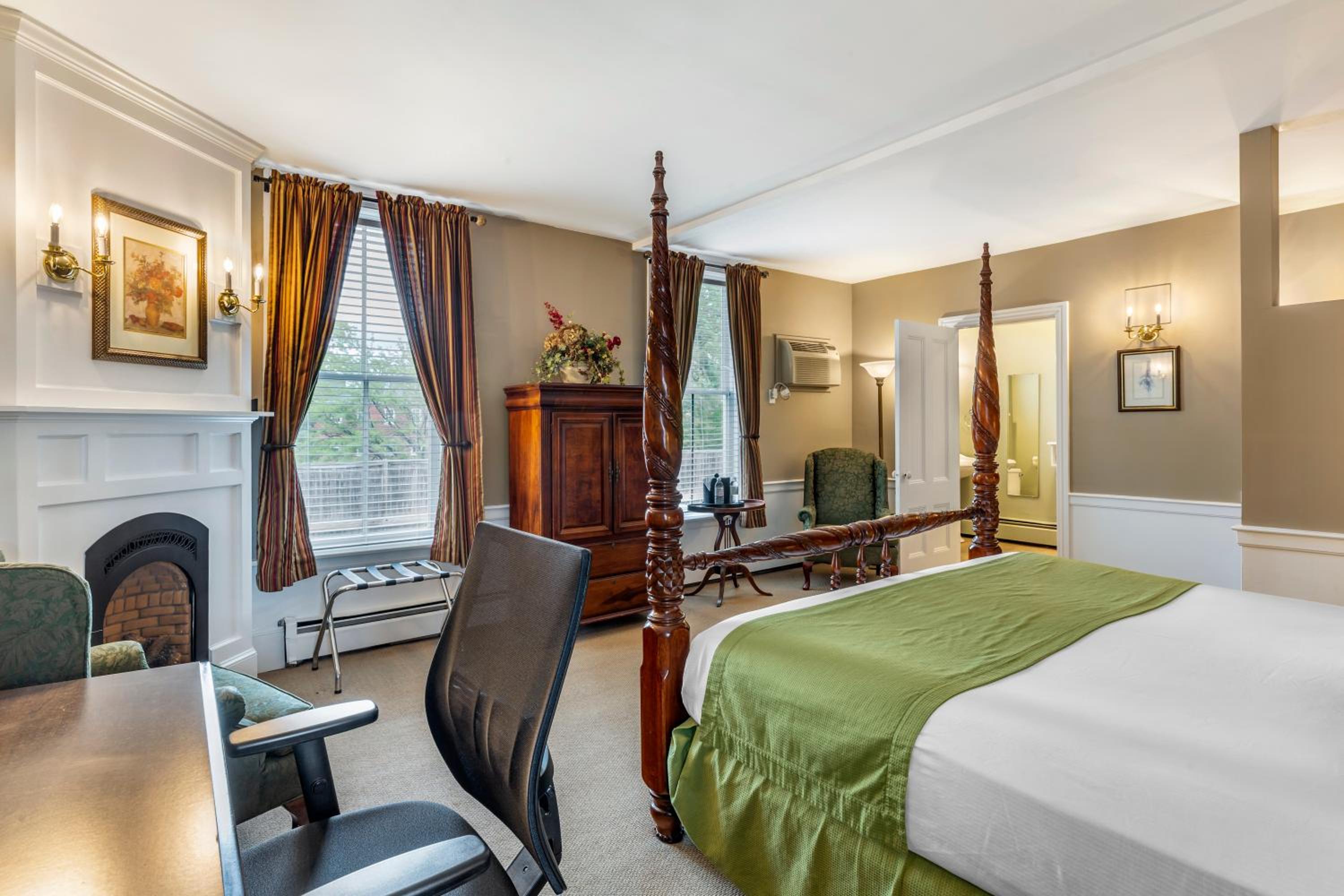 King Room - Non-Smoking - Photo 5