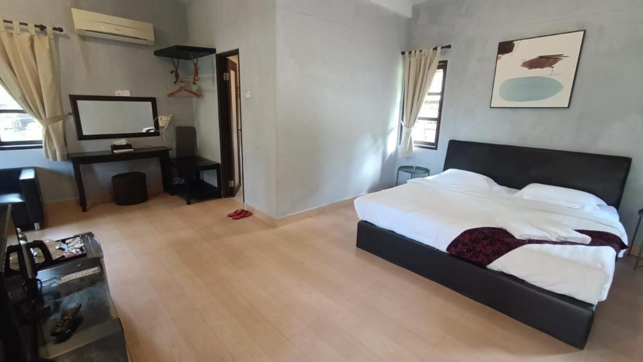 Deluxe King Room - Photo 4