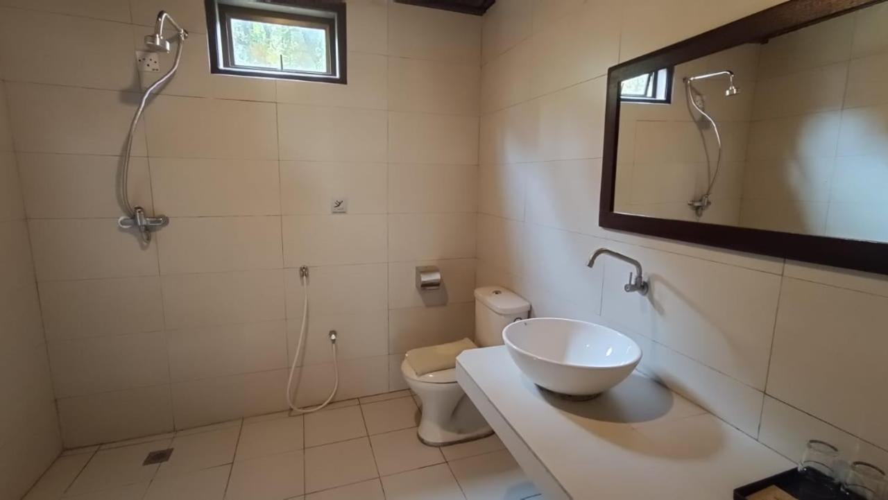 Deluxe King Room - Photo 3