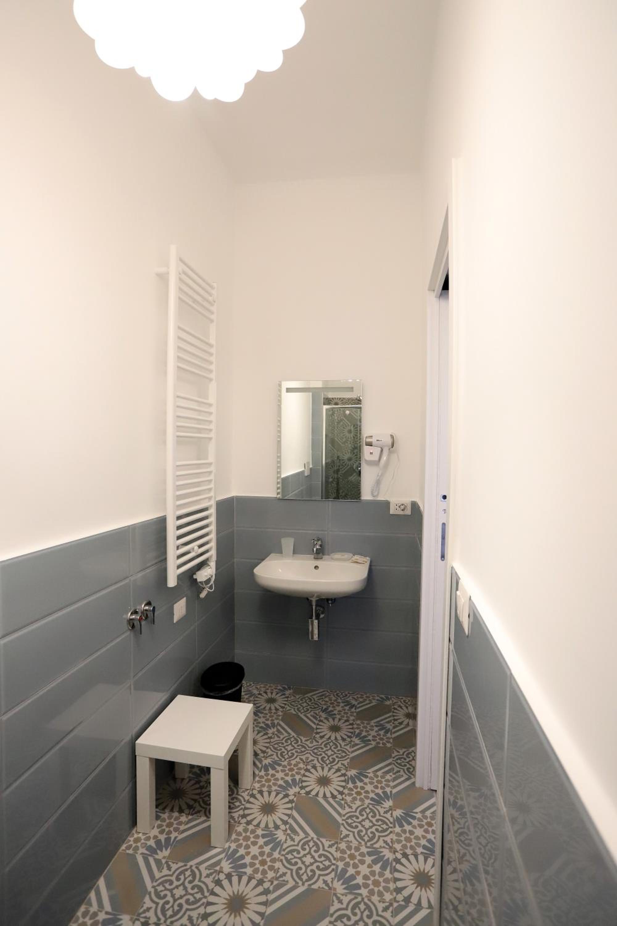 Double Room with Balcony - Photo 3