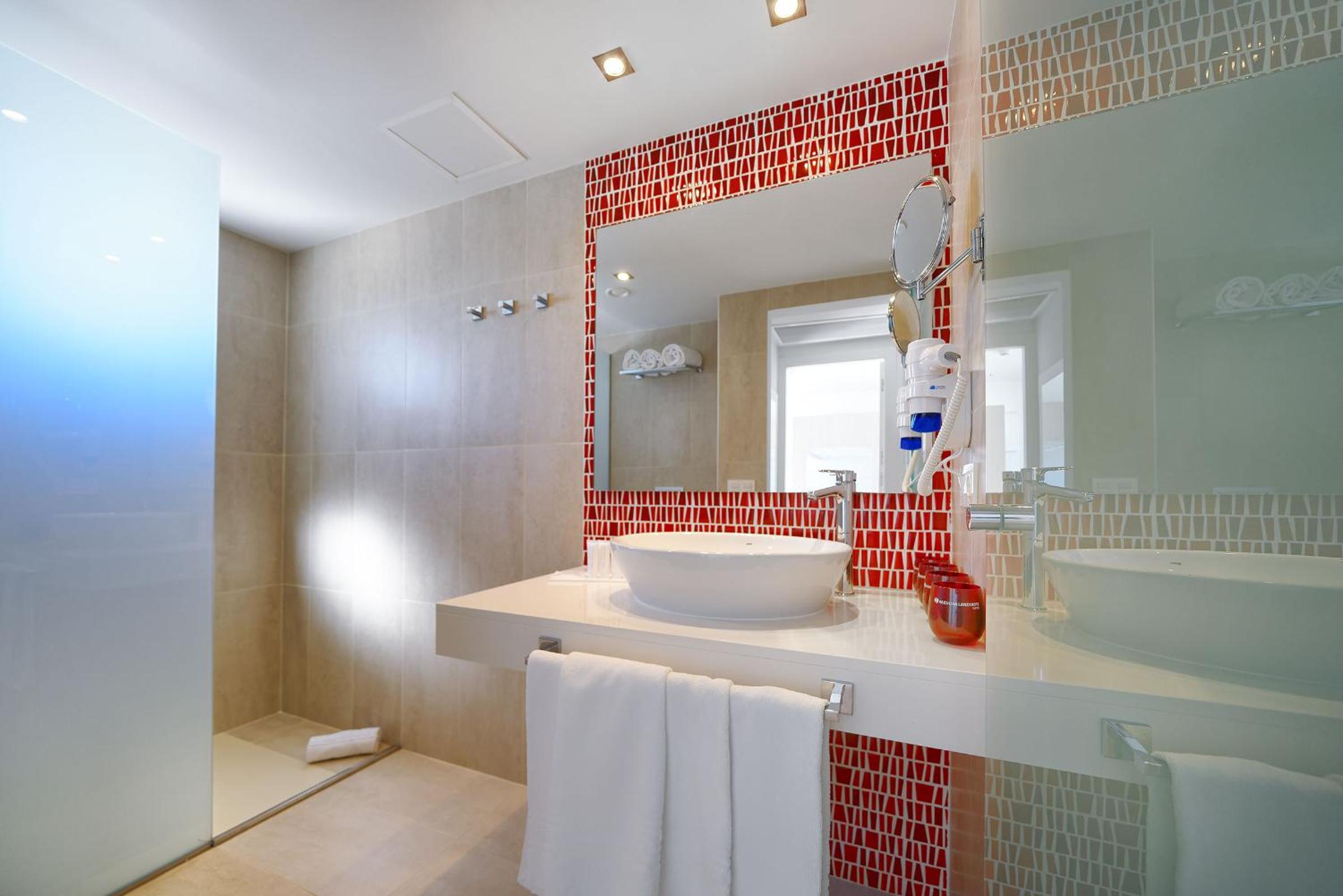 Family Suite (2 Bedrooms) thumbnail 6