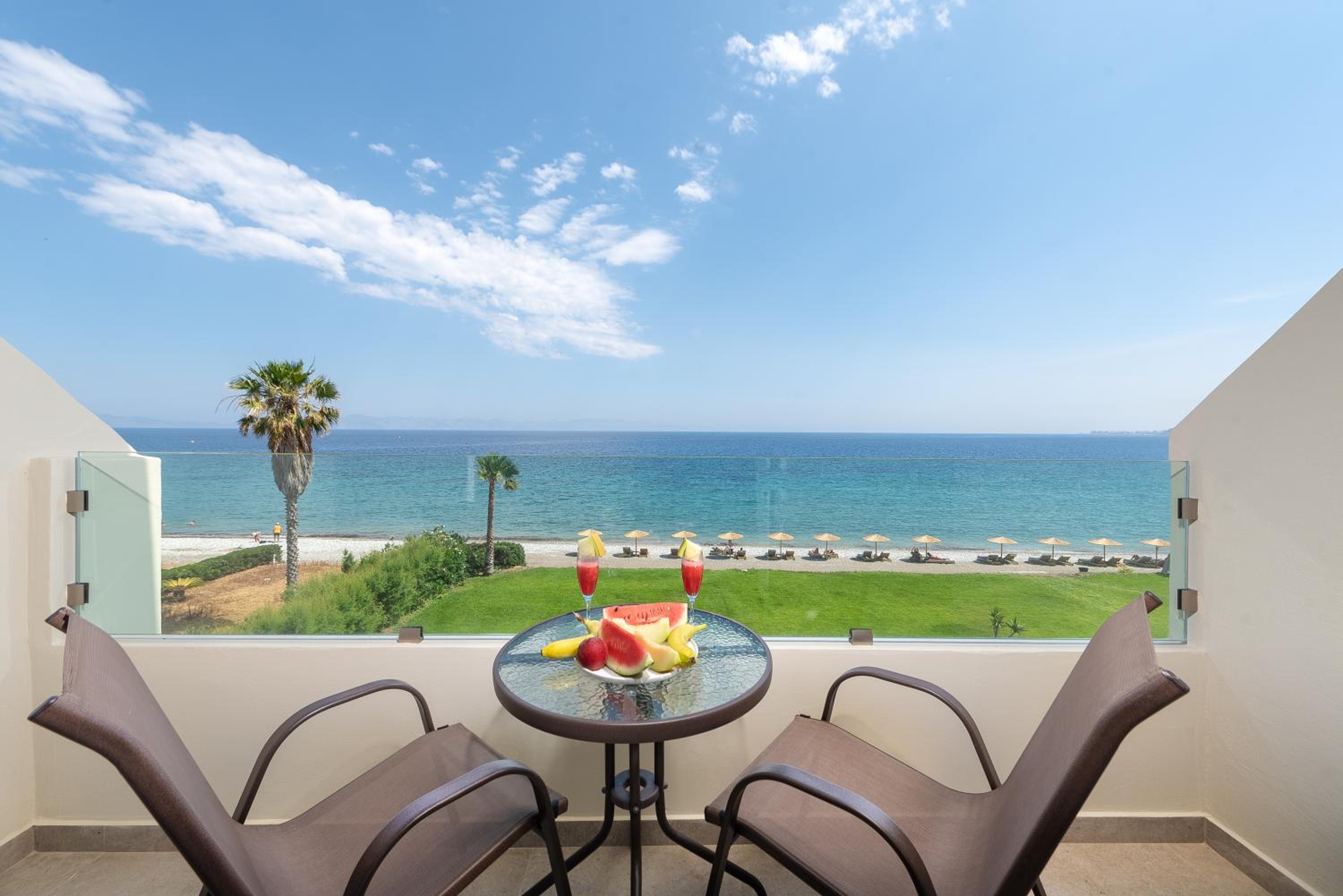 Deluxe Double Room with Sea View photo 2
