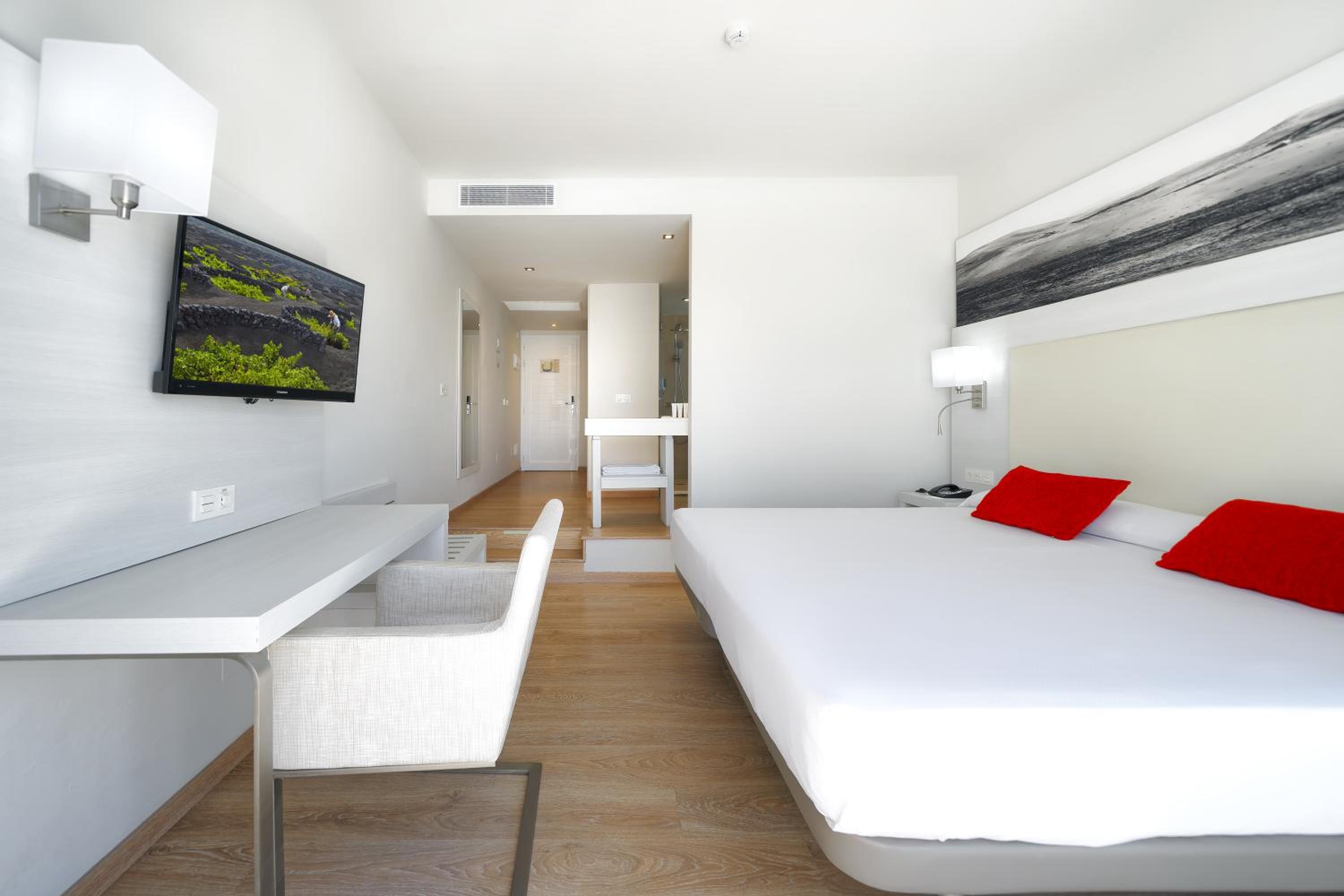 Available room thumbnail 6