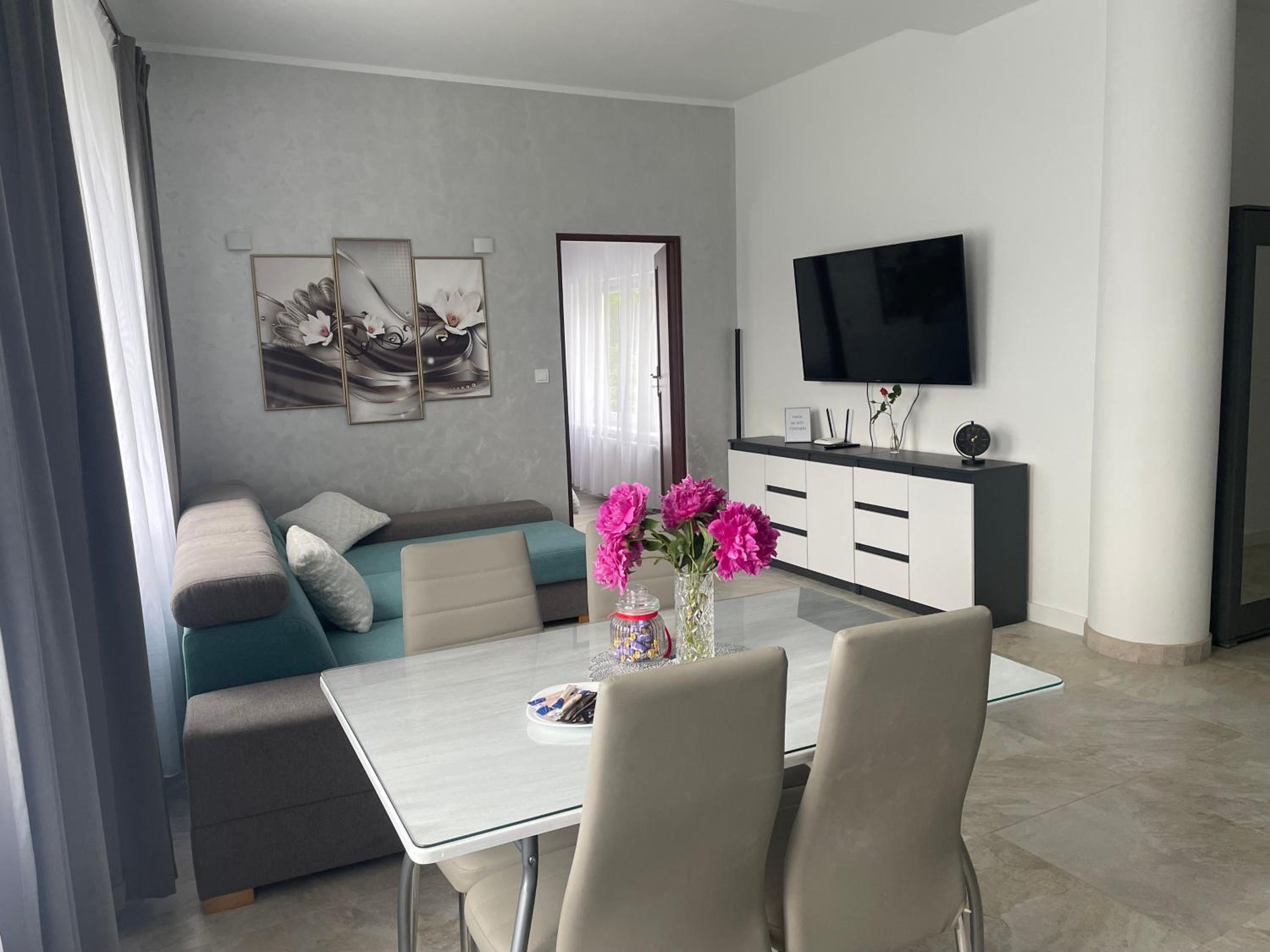 Two-Bedroom Apartment - Photo 2