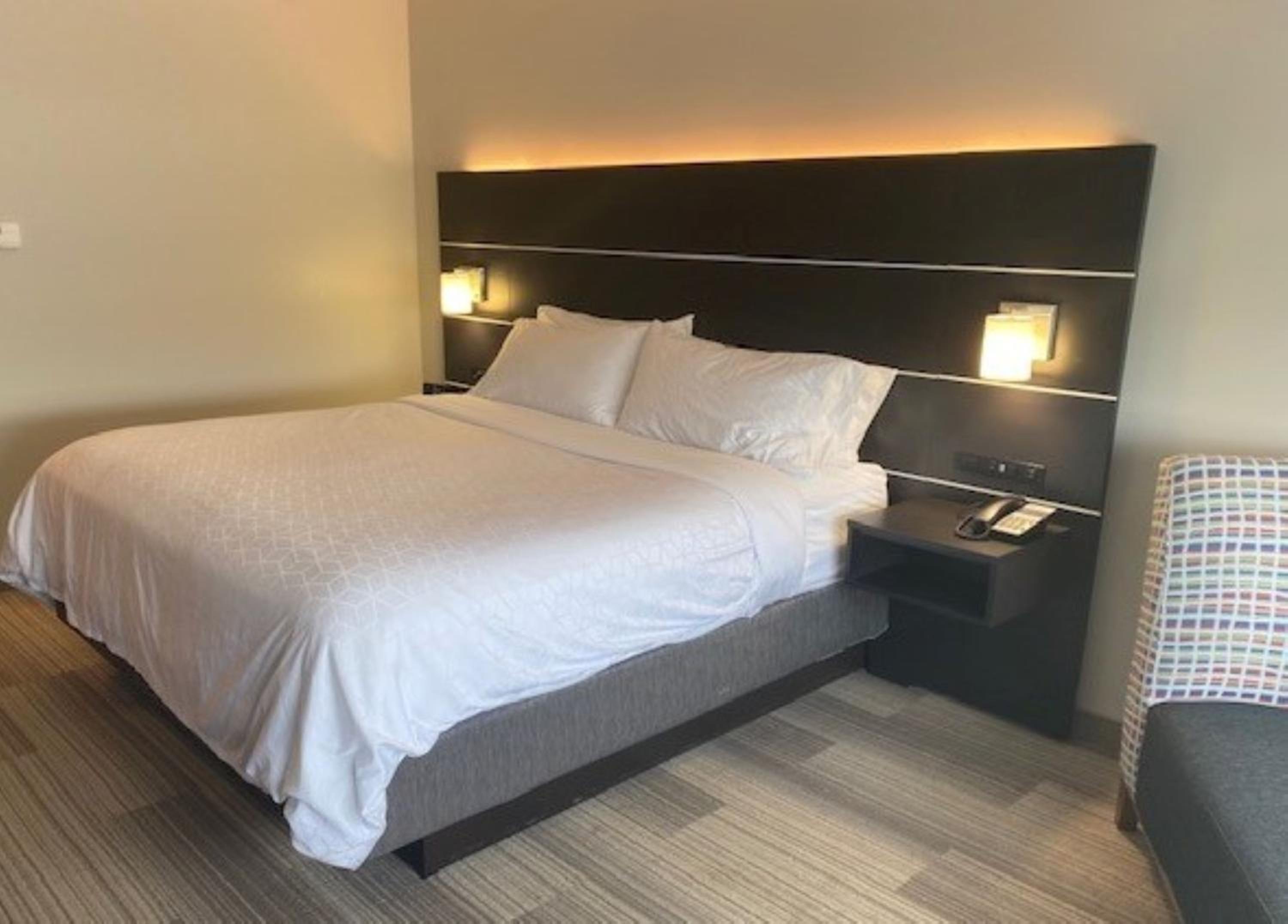 Standard King Room - Photo 2