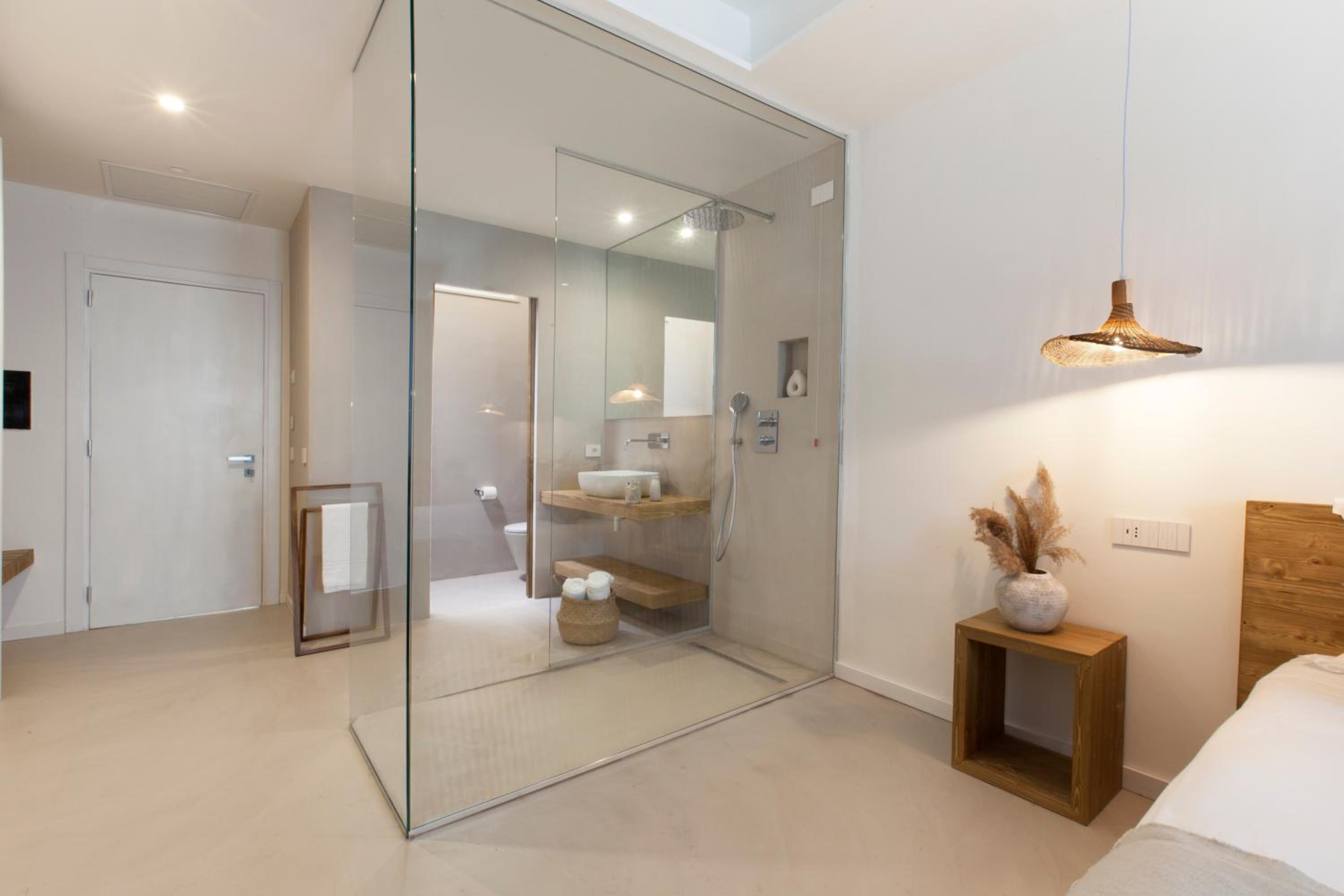 Double Room with Patio - Photo 13