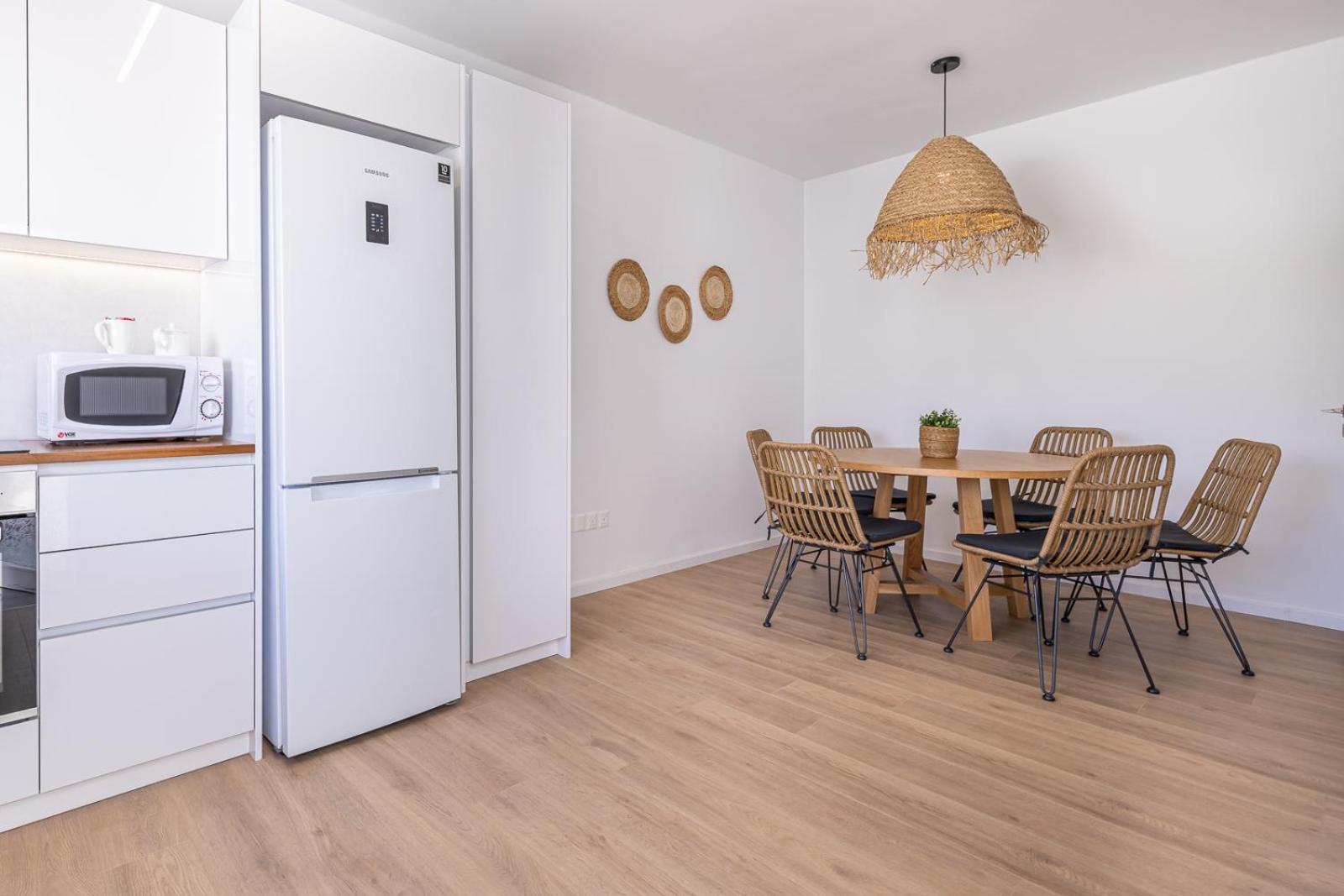 Apartment with Sea View - Photo 7