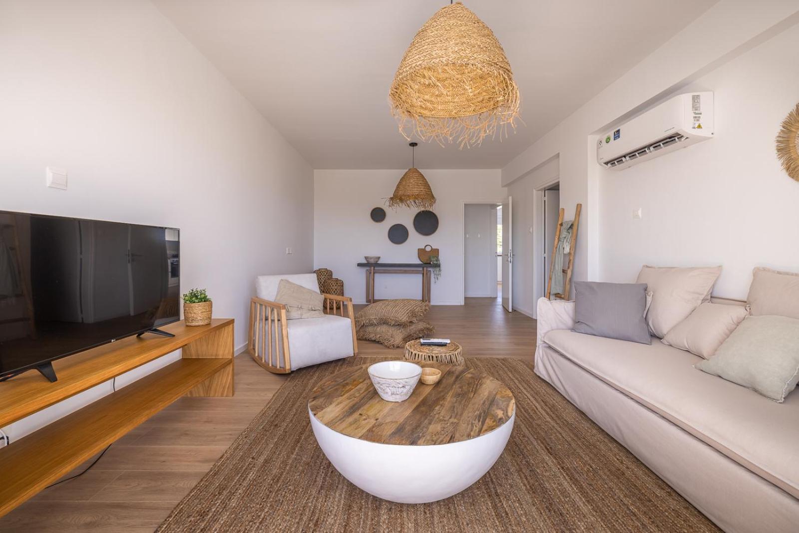 Apartment with Sea View - Photo 6