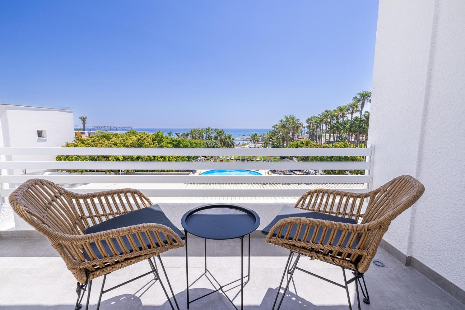 Apartment with Sea View - Photo 5