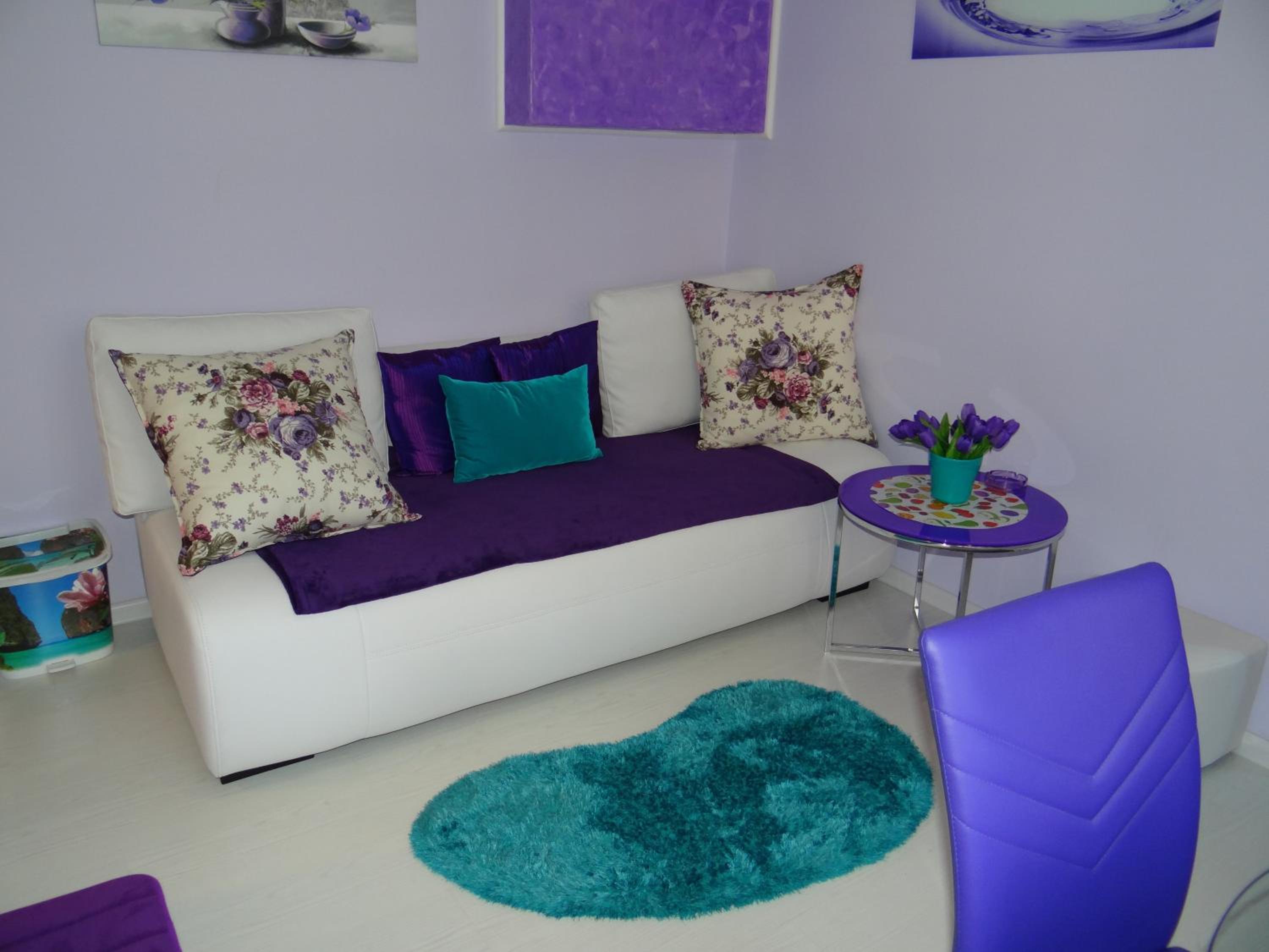 Superior One-Bedroom Apartment - Photo 2