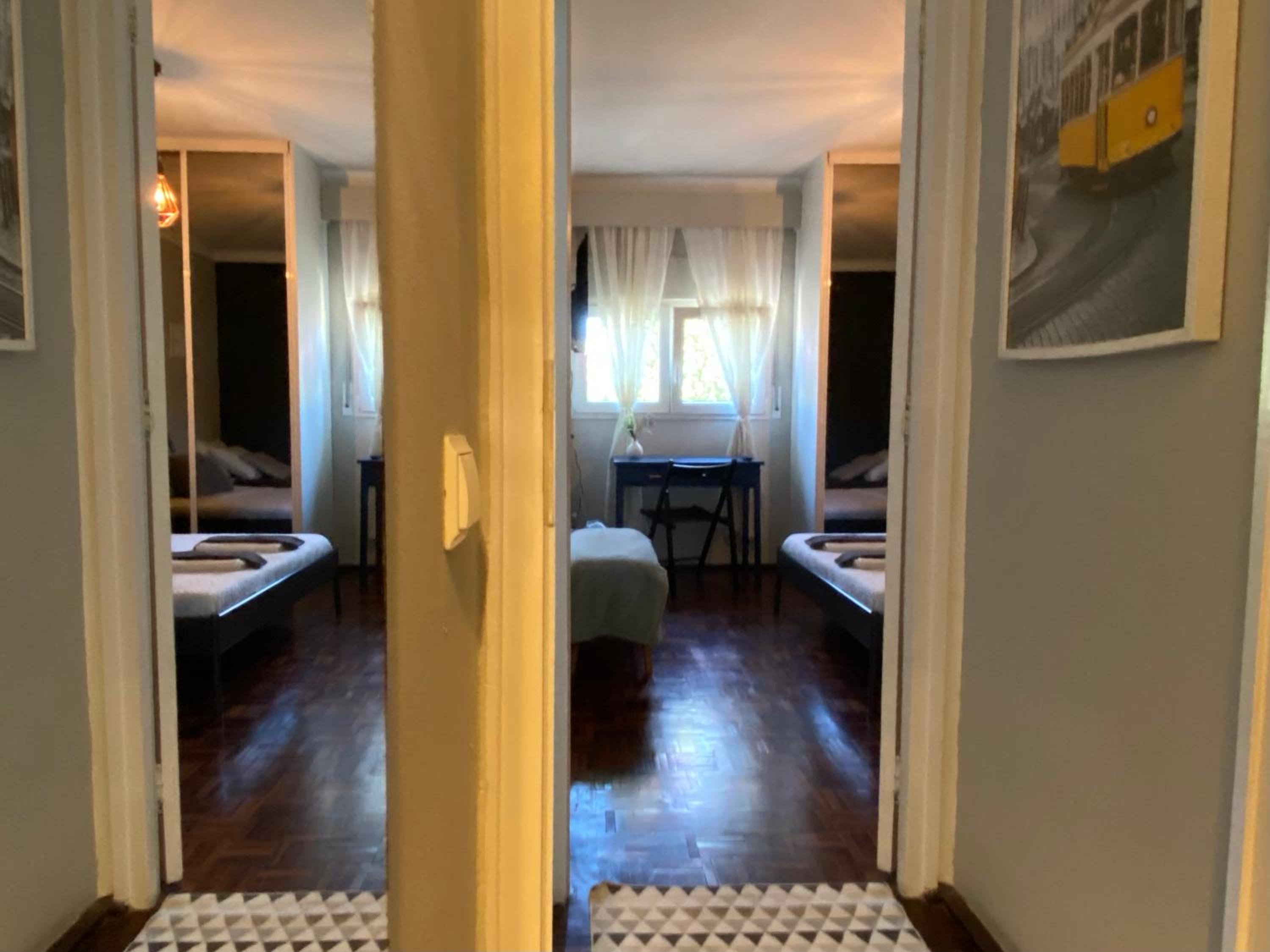 Family Room with Private Bathroom - Photo 9