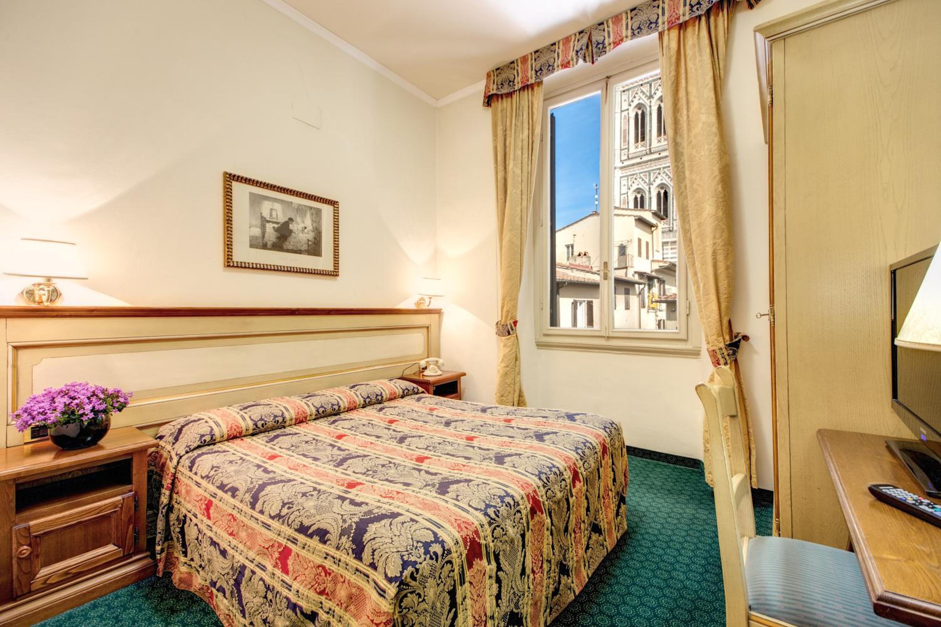 Double or Twin Room - Photo 4