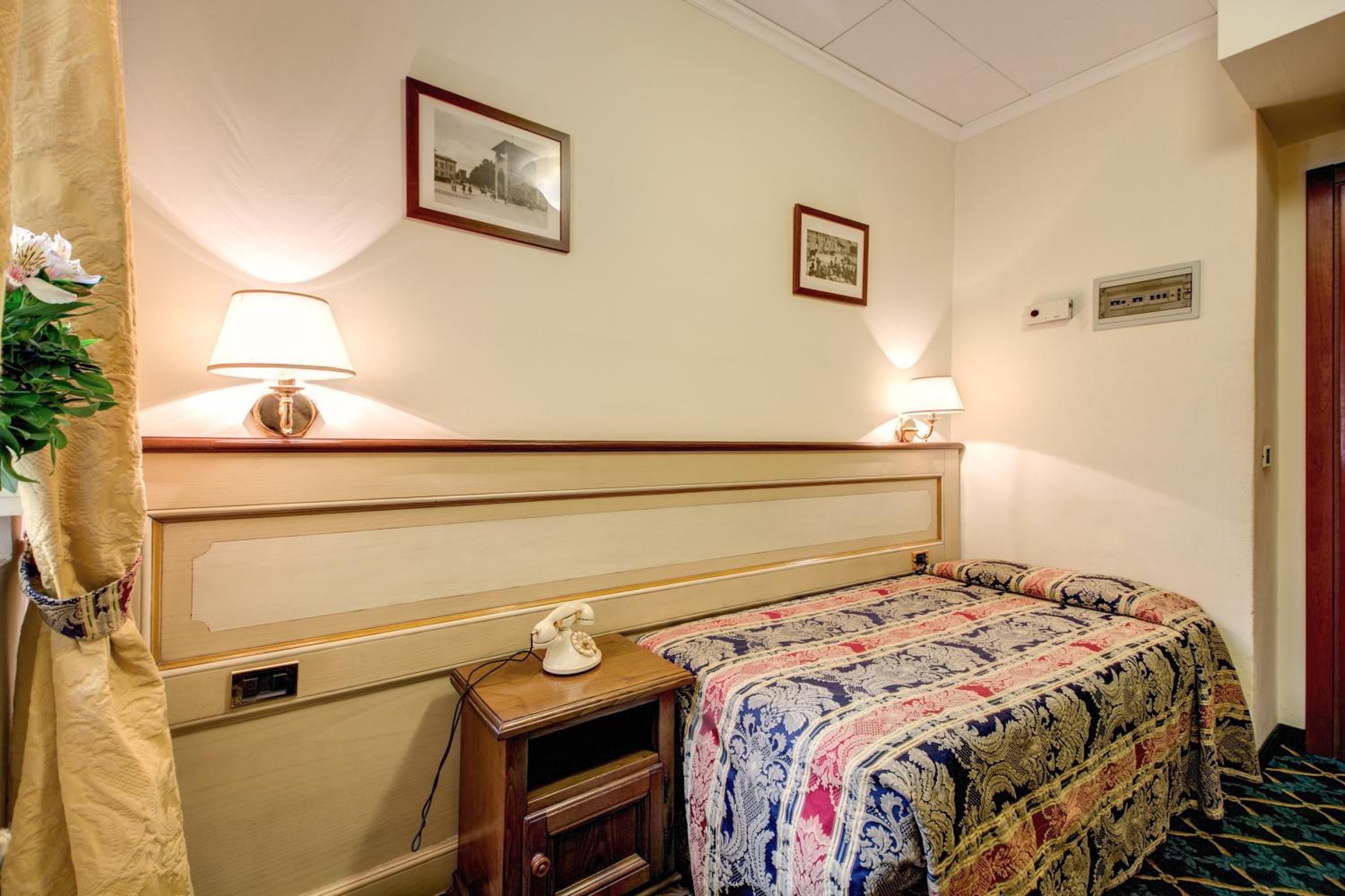 Single Room photo 2