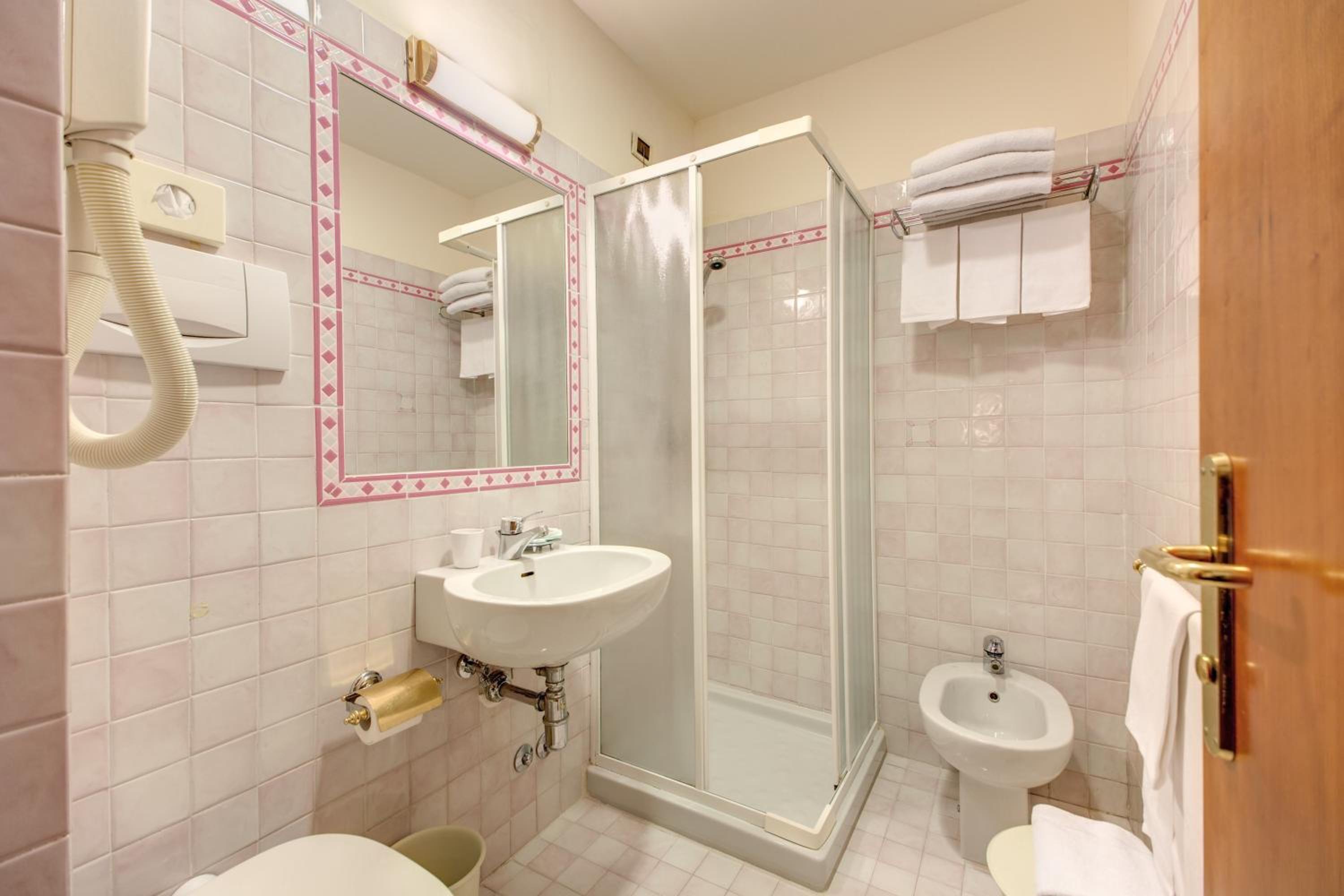Double or Twin Room - Photo 7