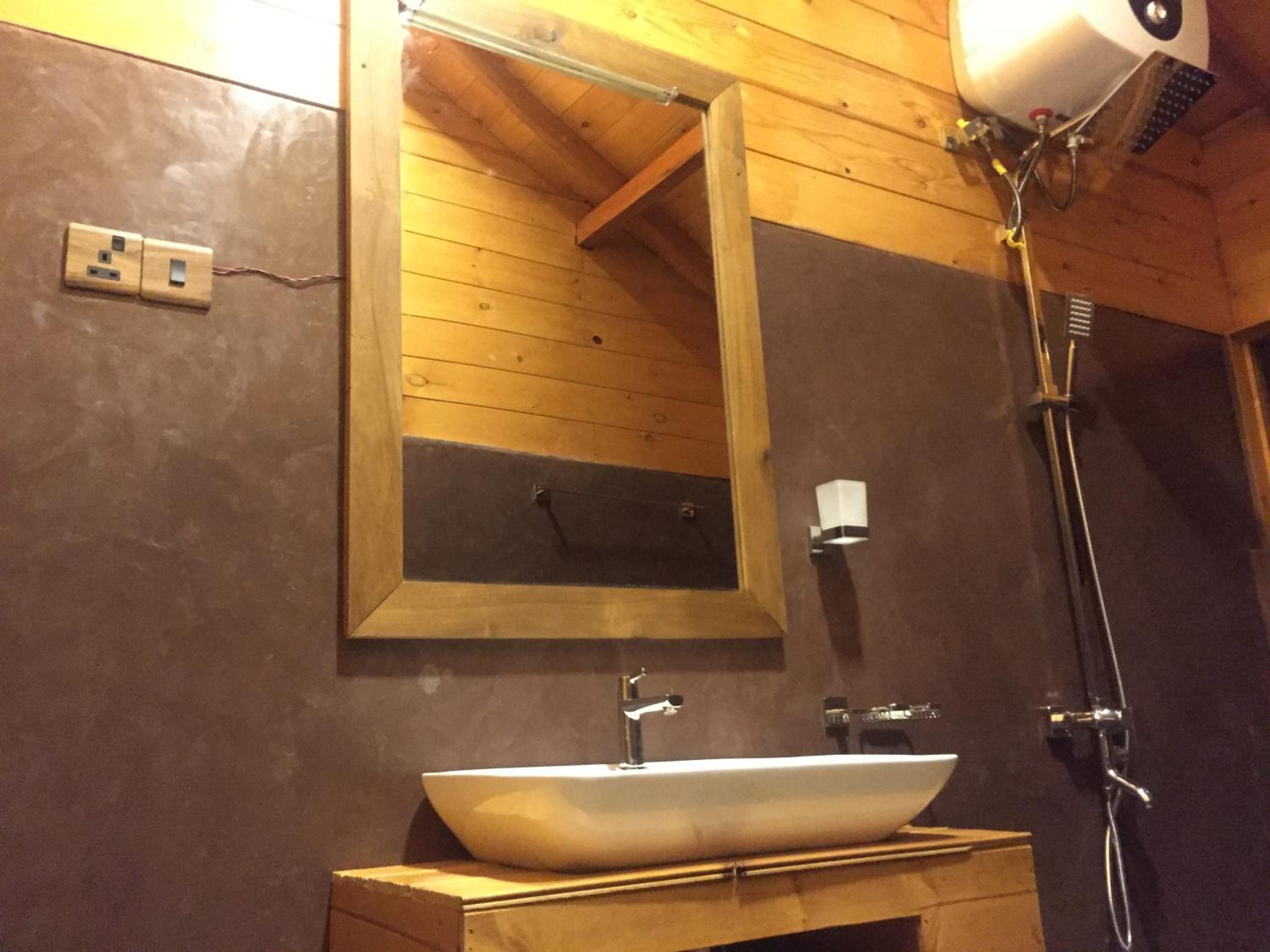 Deluxe Double Room with Balcony photo 3