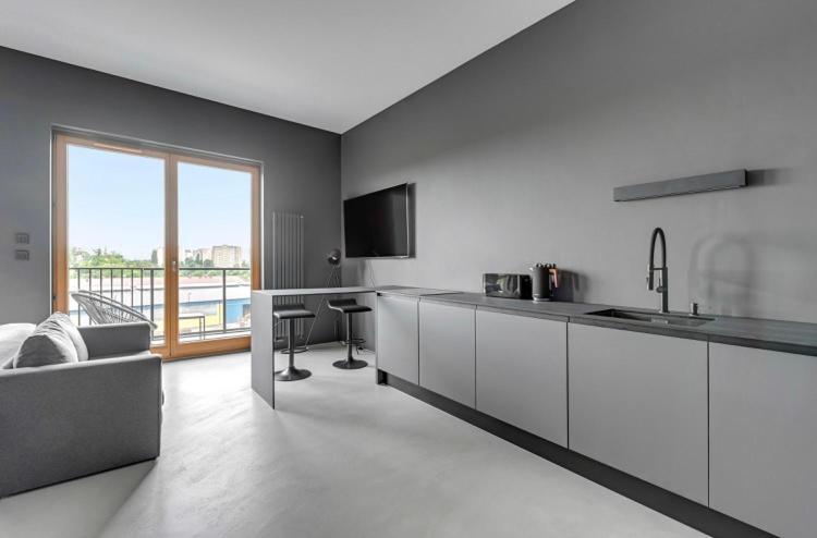 One-Bedroom Apartment - Photo 8
